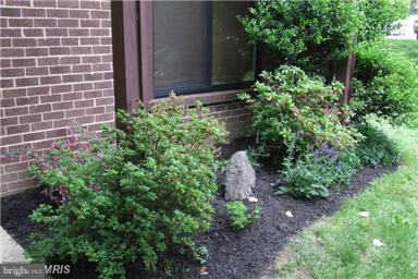 VILLAGE OF OAKLAND MILLS - Residential Lease