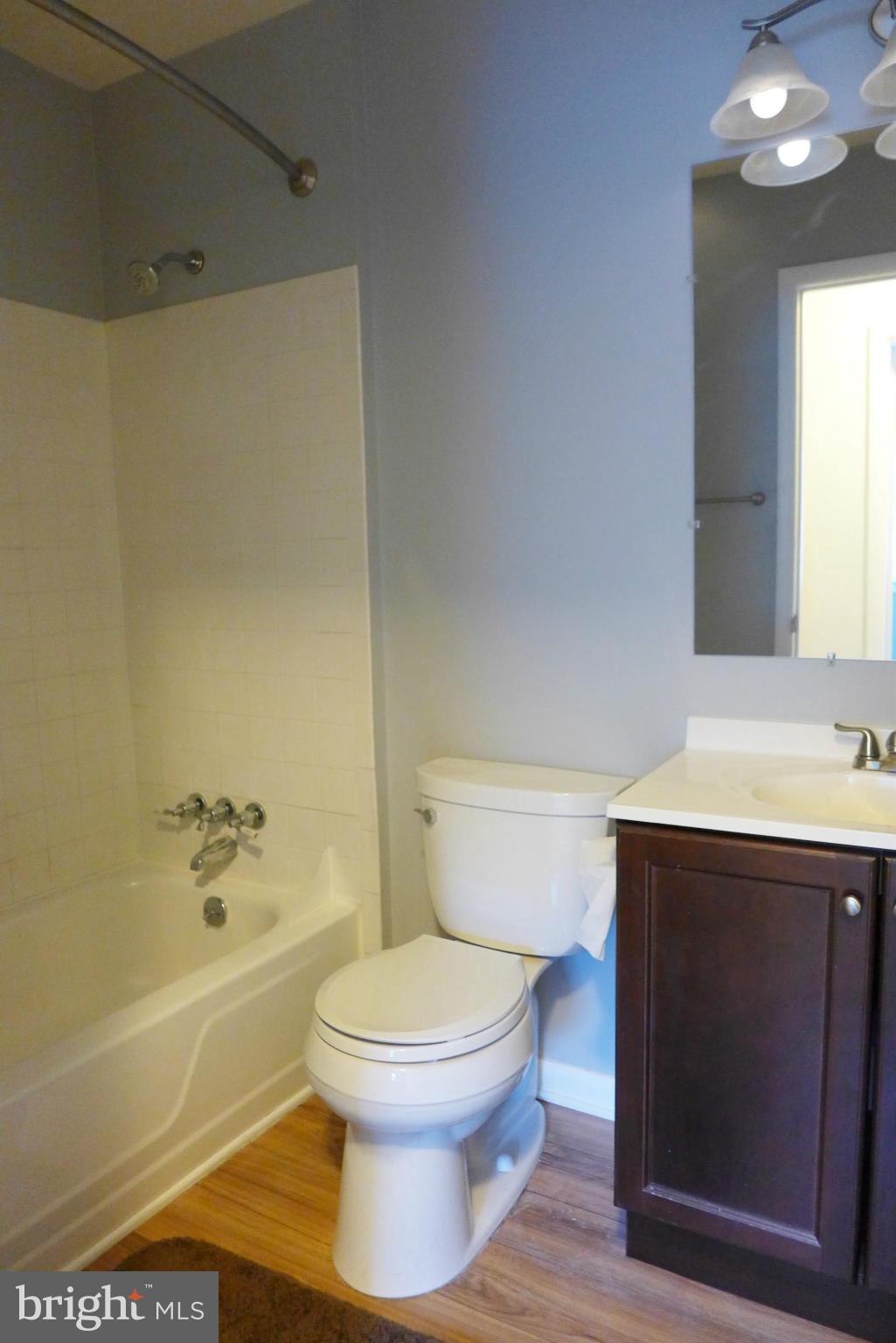 VILLAGE OF OAKLAND MILLS - Residential Lease