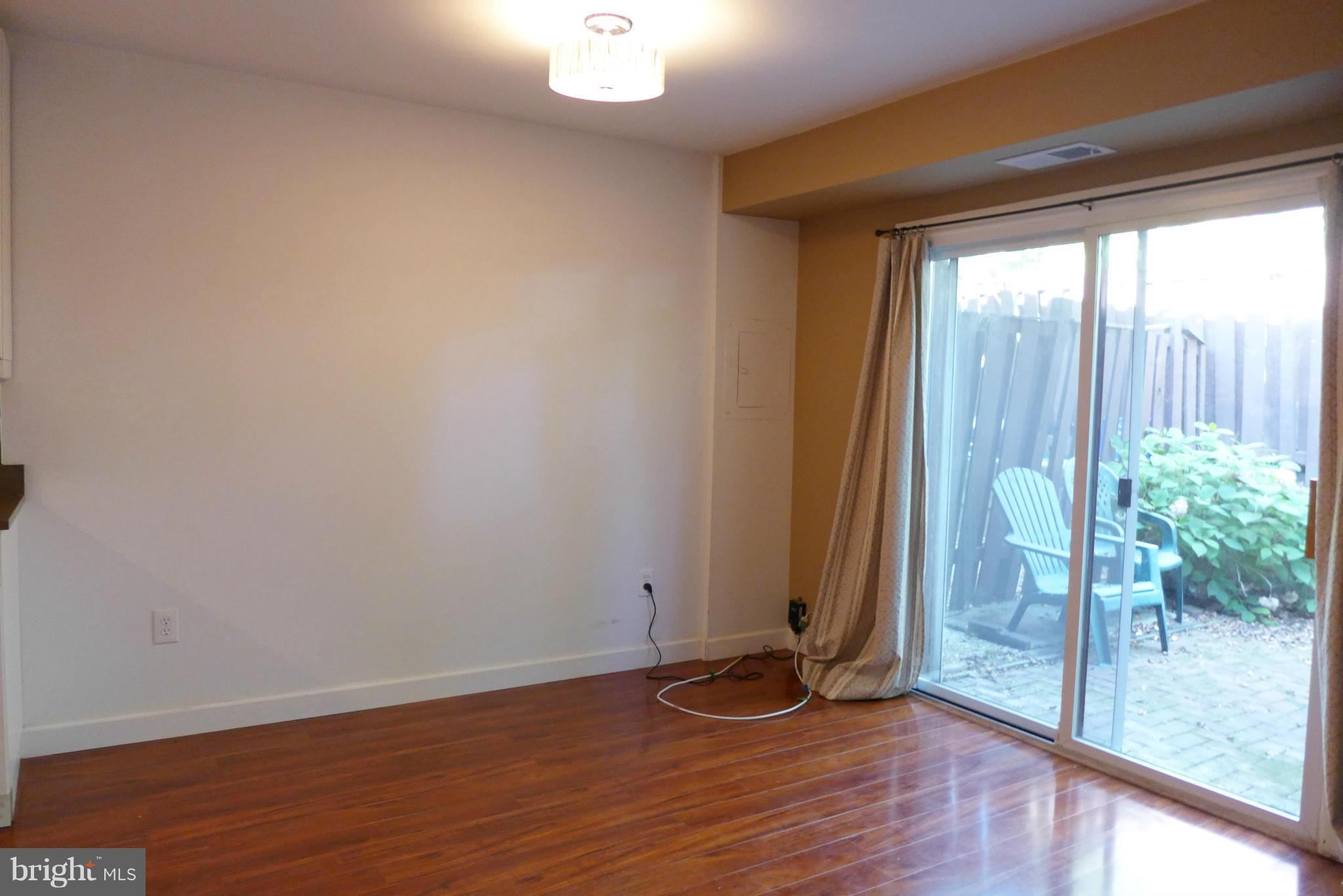 VILLAGE OF OAKLAND MILLS - Residential Lease