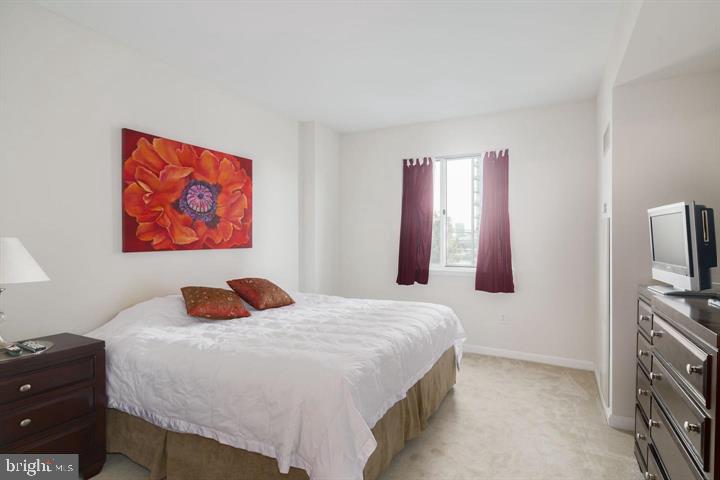 WATERFRONT SQUARE - Residential