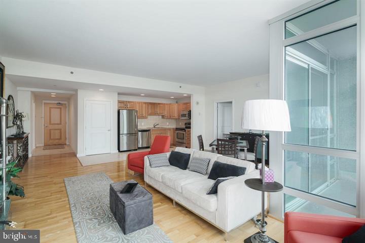 WATERFRONT SQUARE - Residential