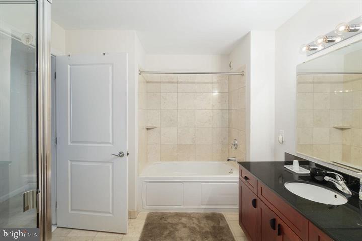 WATERFRONT SQUARE - Residential