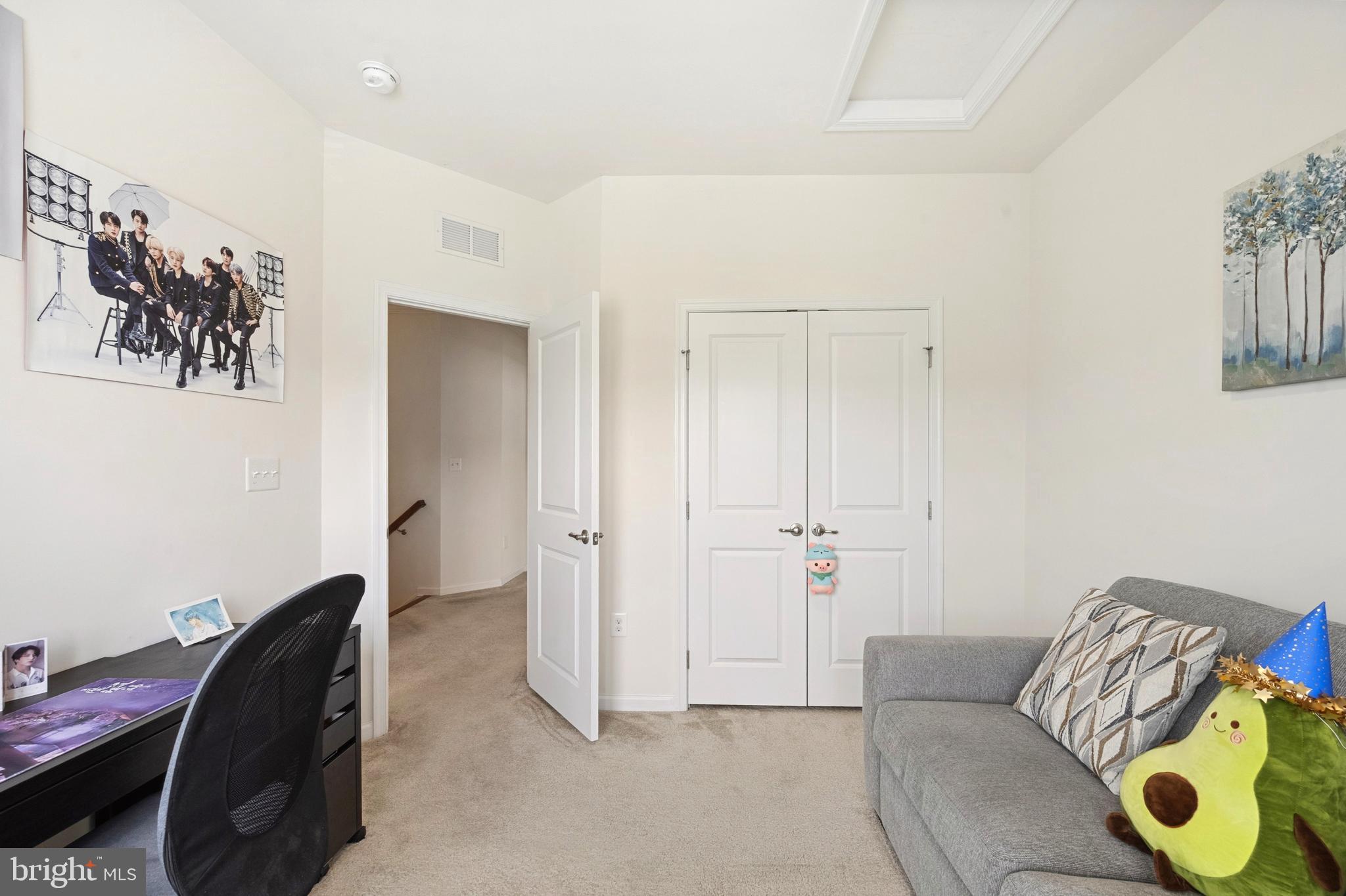 FEATHERSTONE STATION - Residential