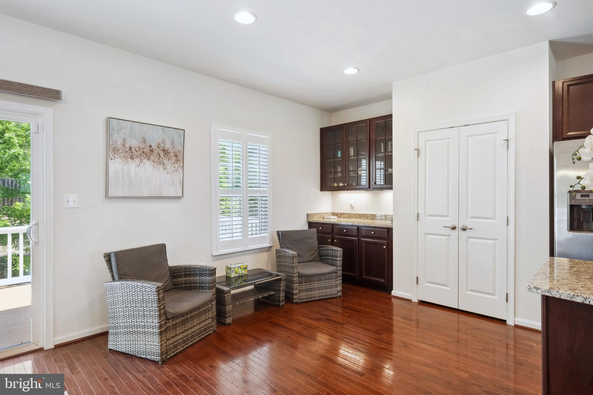 FEATHERSTONE STATION - Residential