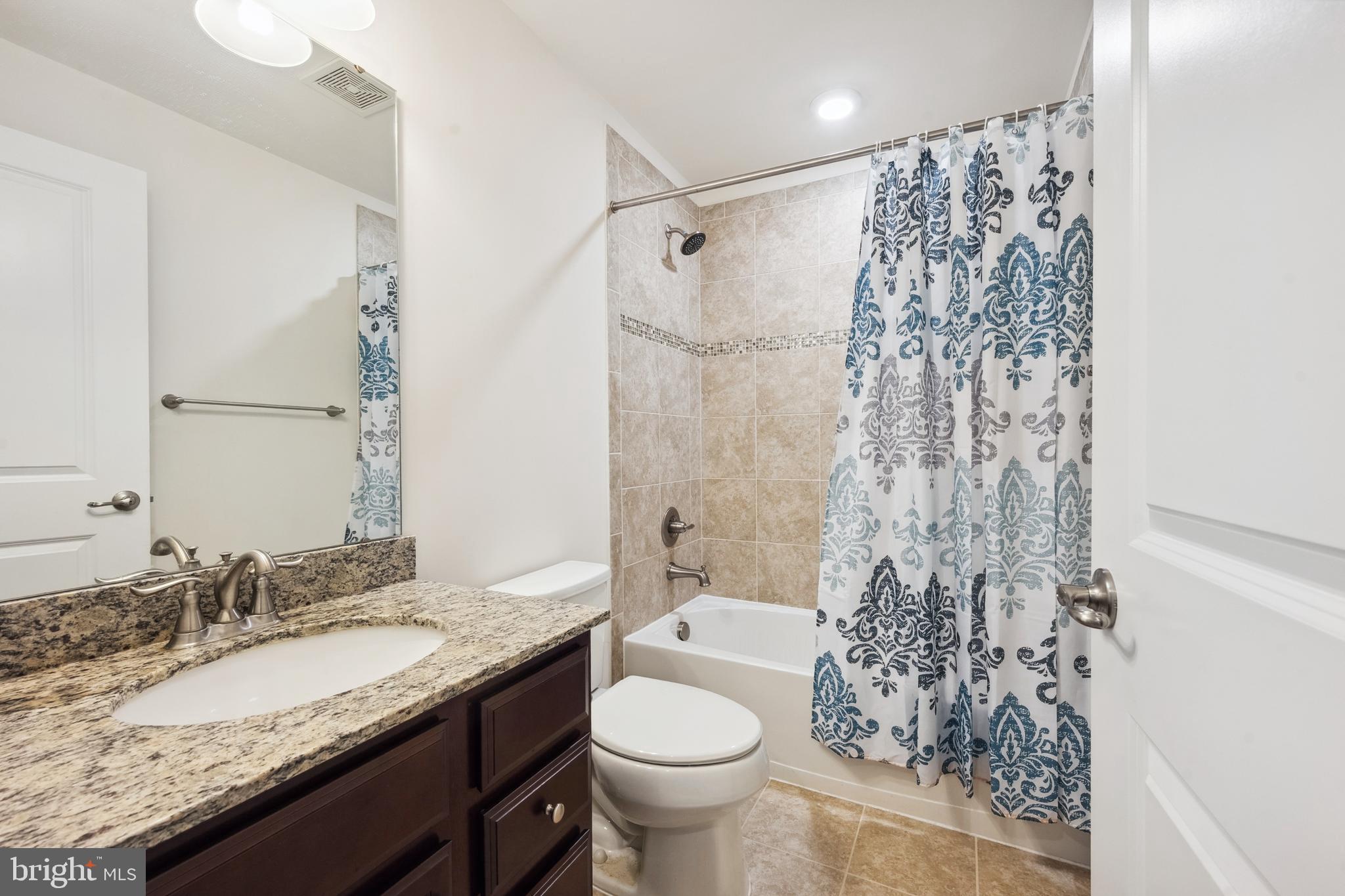 FEATHERSTONE STATION - Residential