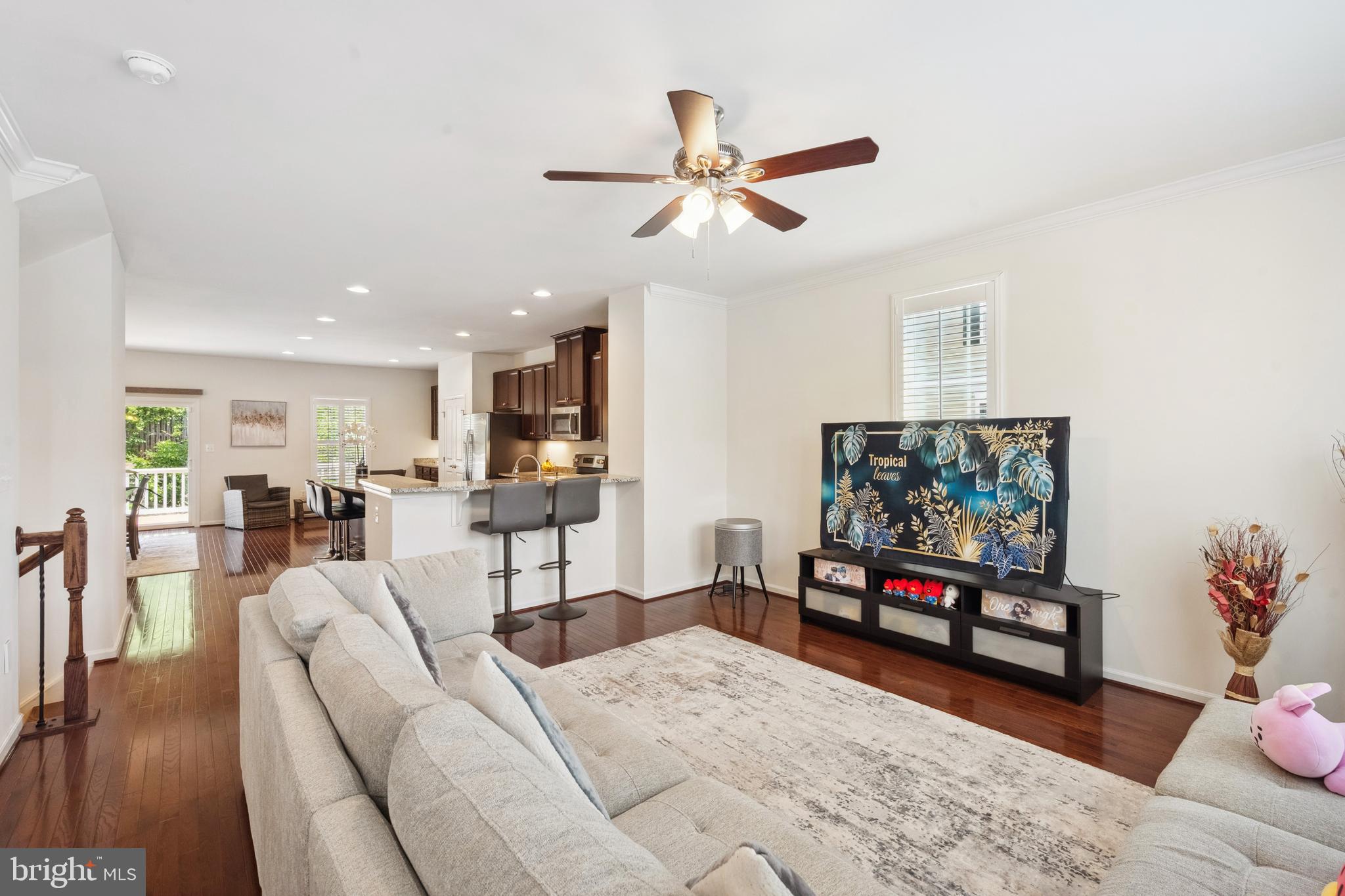 FEATHERSTONE STATION - Residential