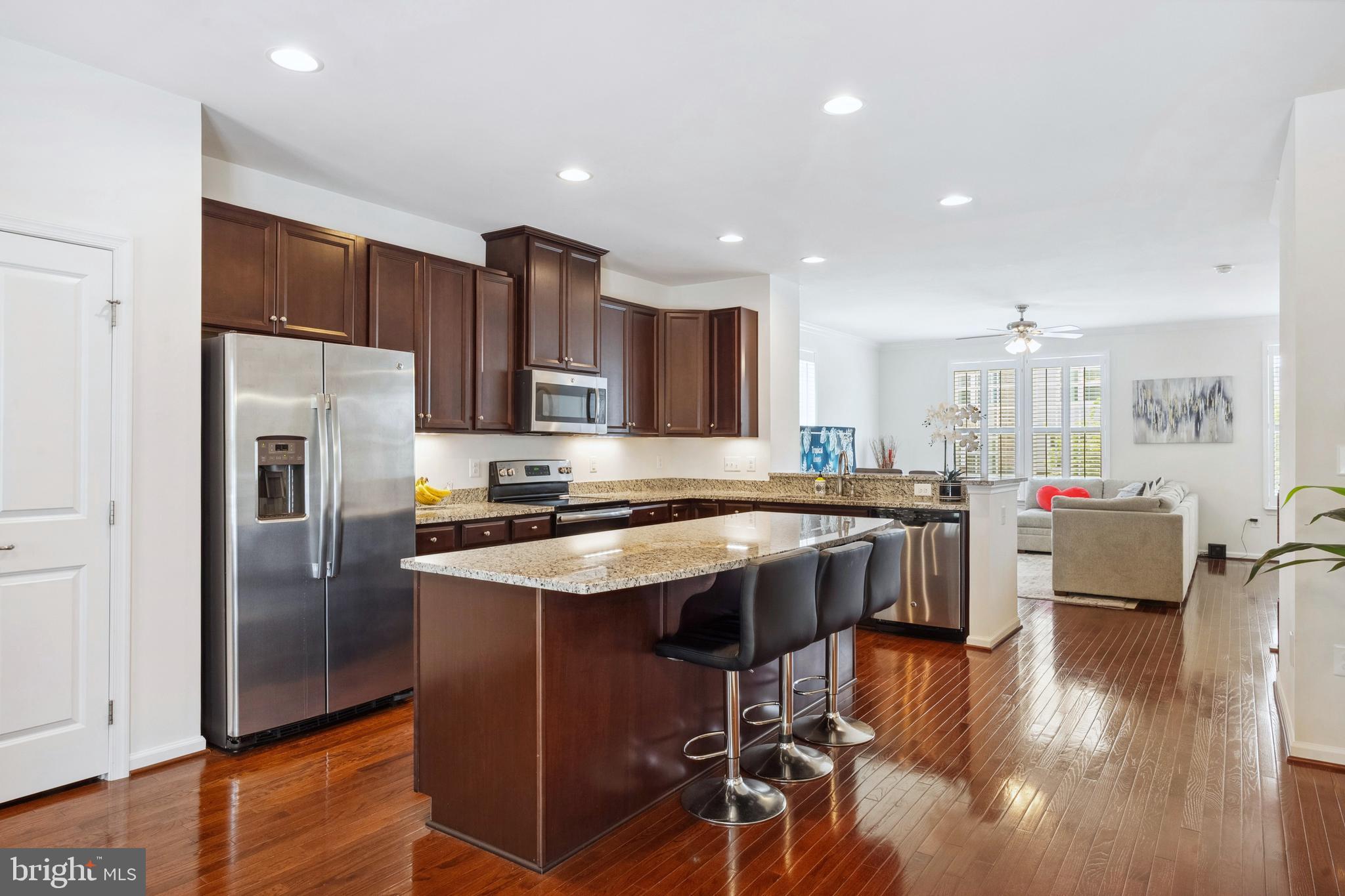 FEATHERSTONE STATION - Residential