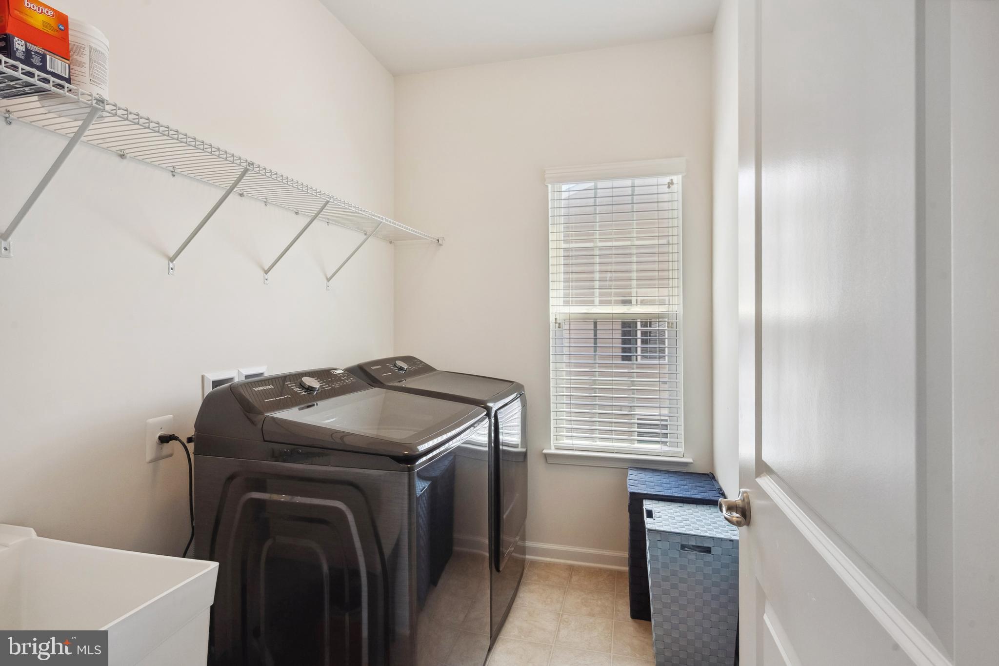 FEATHERSTONE STATION - Residential