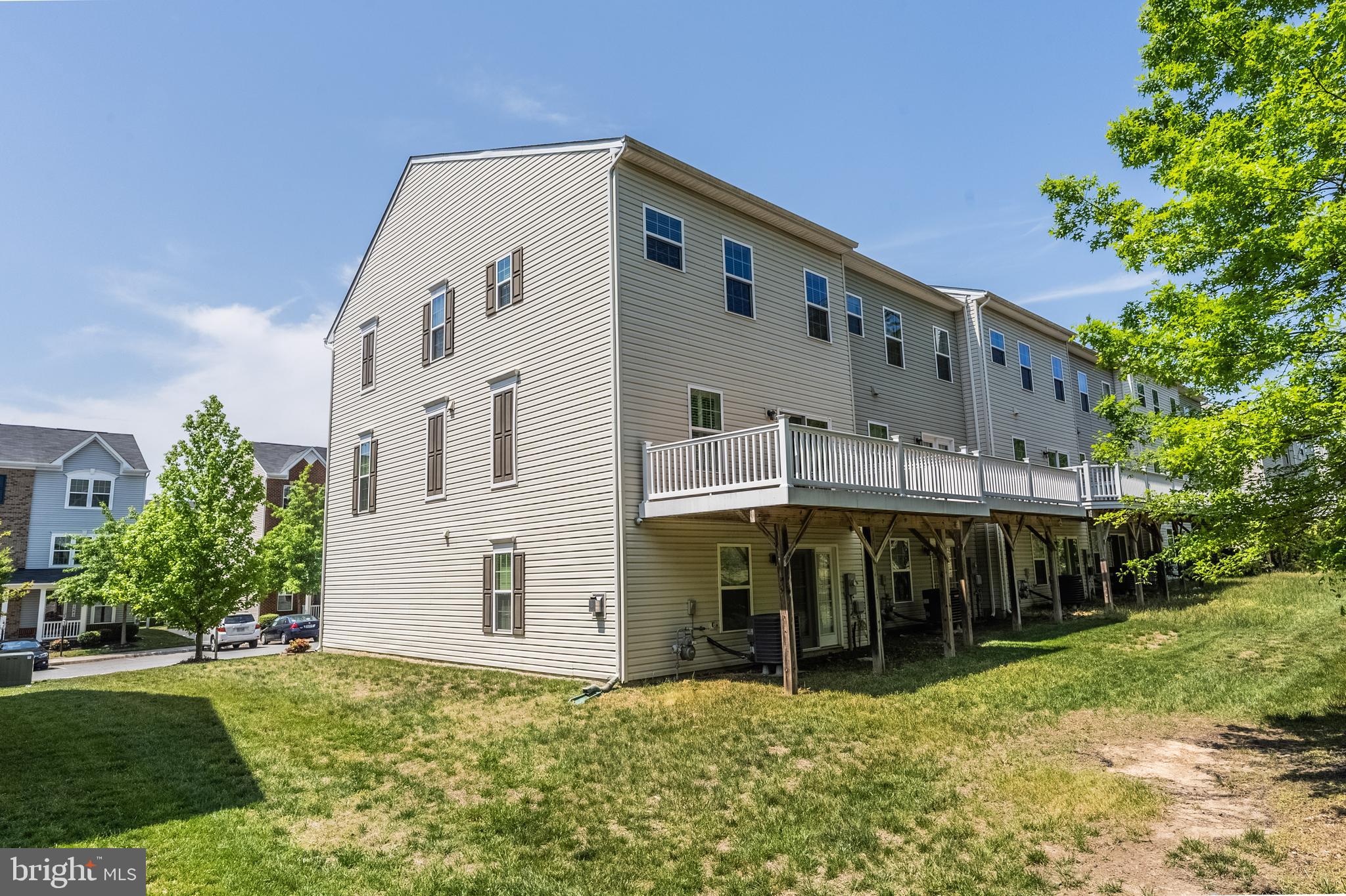 FEATHERSTONE STATION - Residential