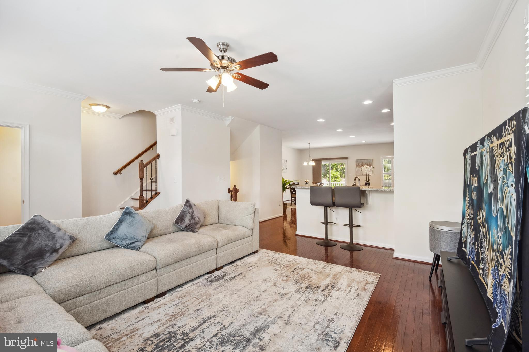 FEATHERSTONE STATION - Residential