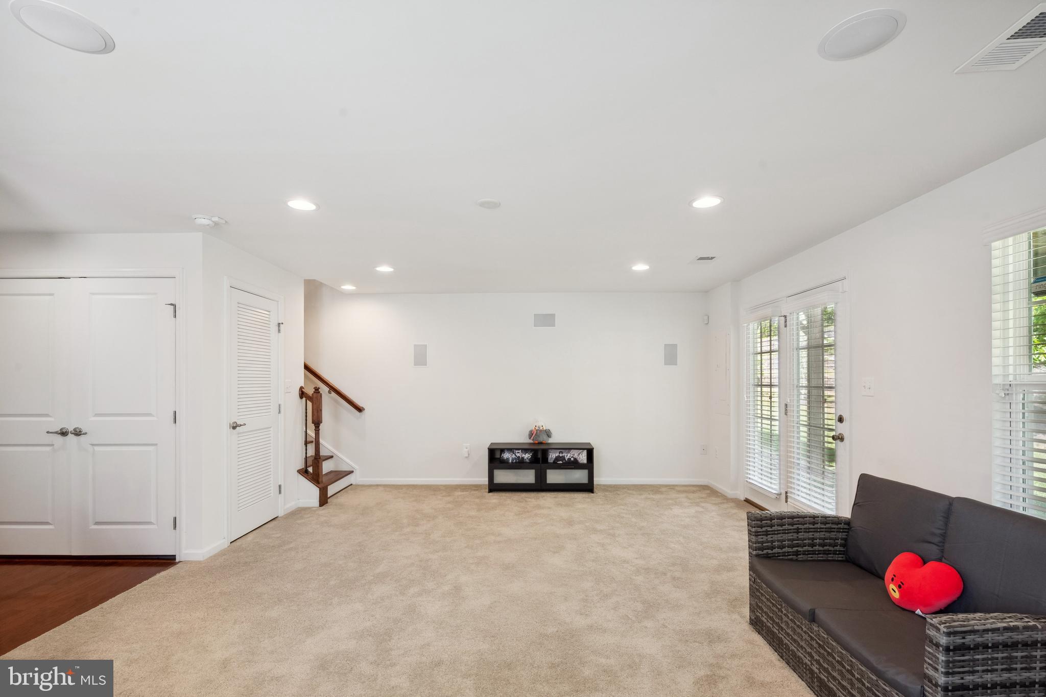 FEATHERSTONE STATION - Residential