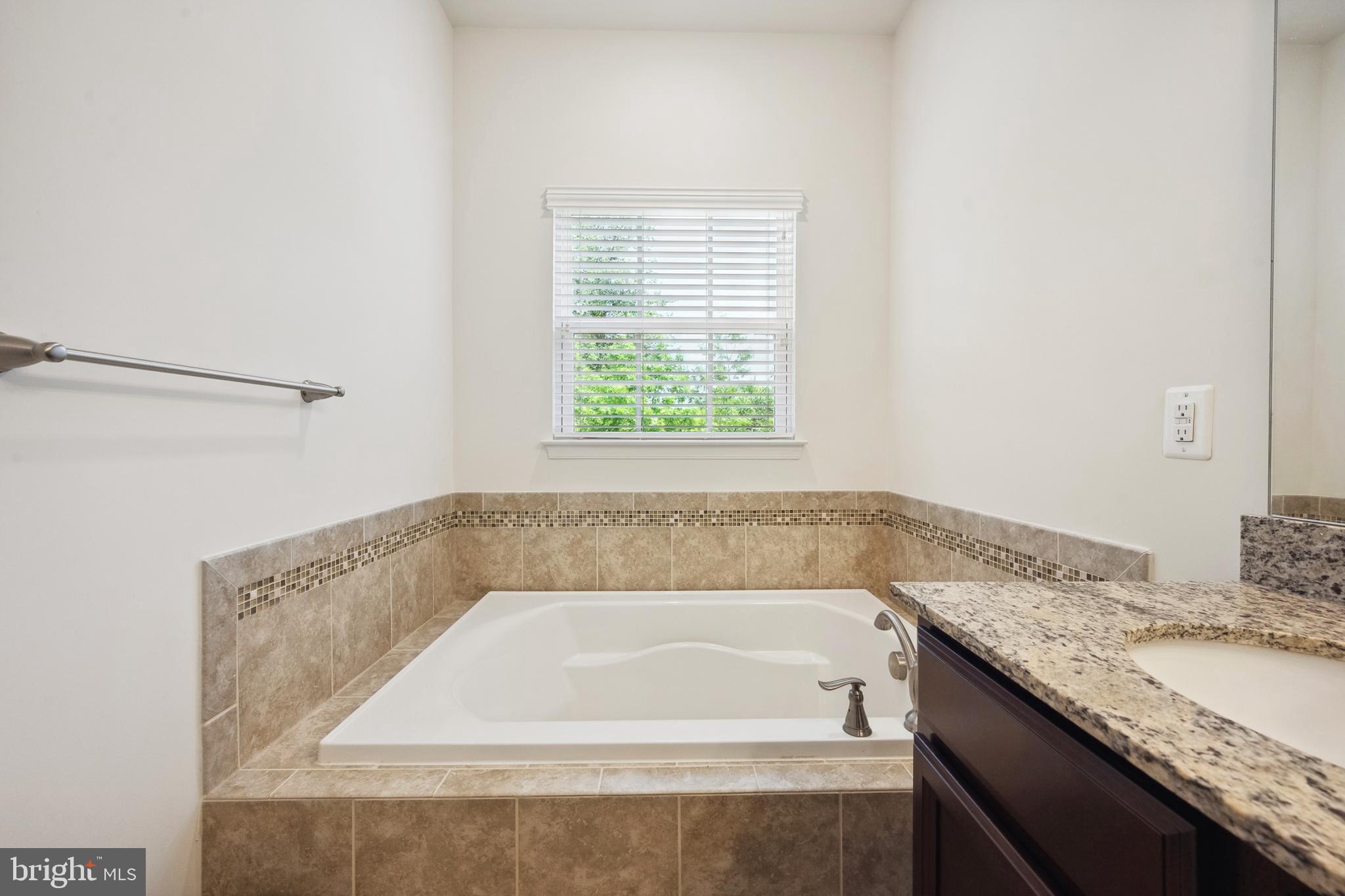 FEATHERSTONE STATION - Residential