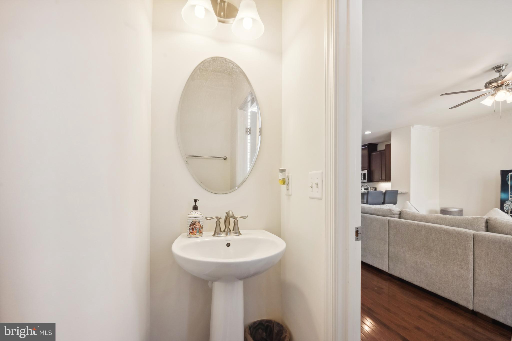 FEATHERSTONE STATION - Residential