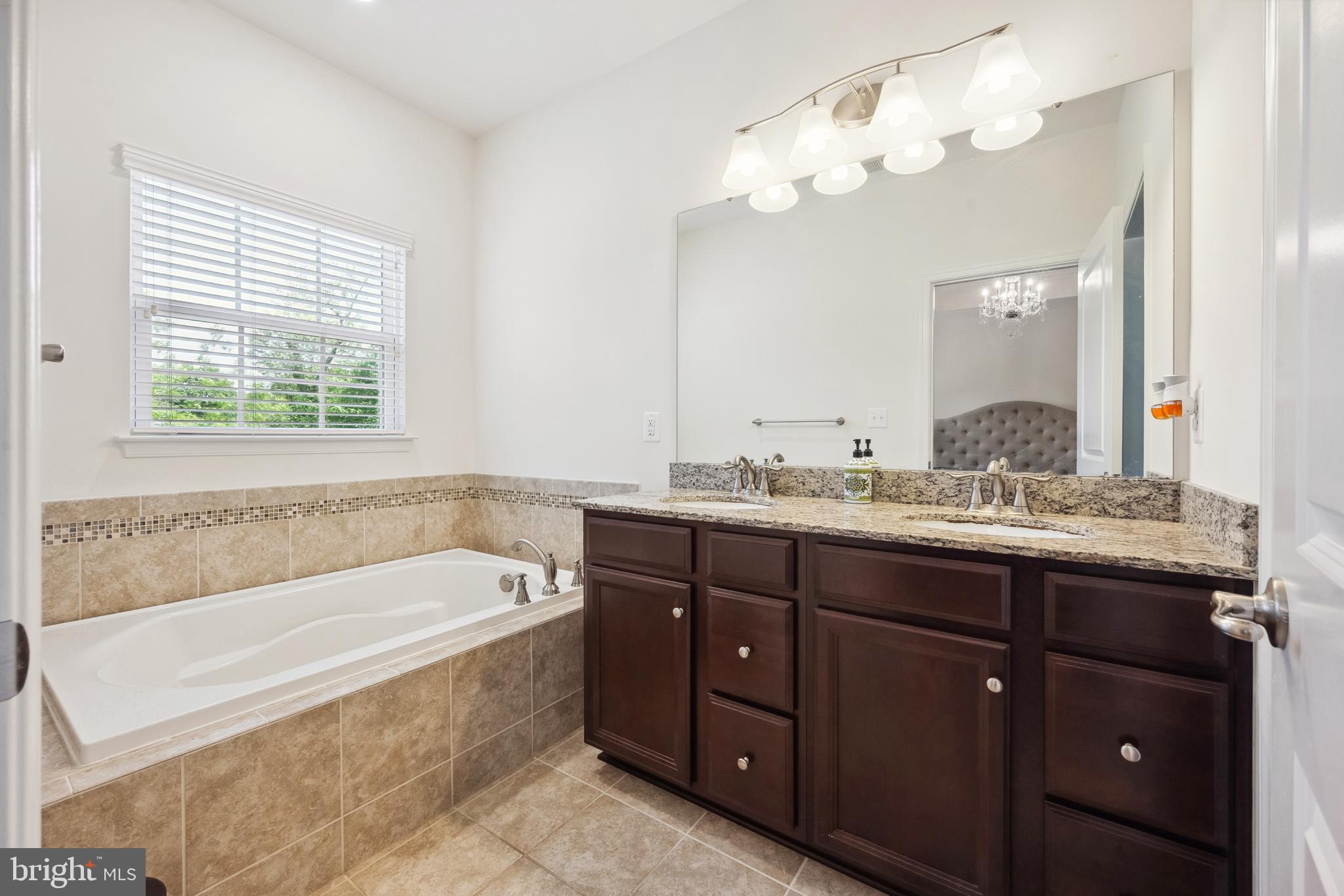 FEATHERSTONE STATION - Residential