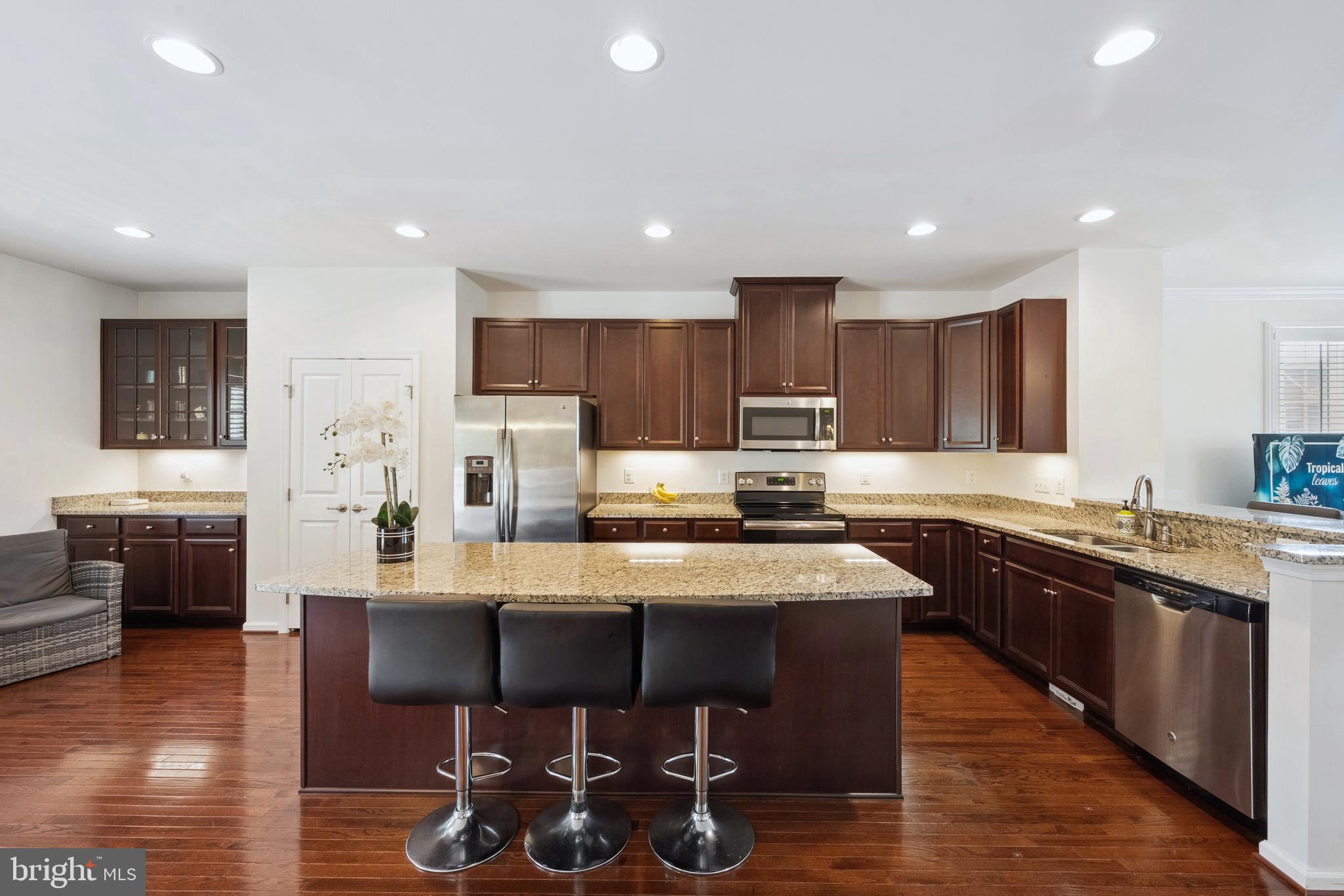 FEATHERSTONE STATION - Residential