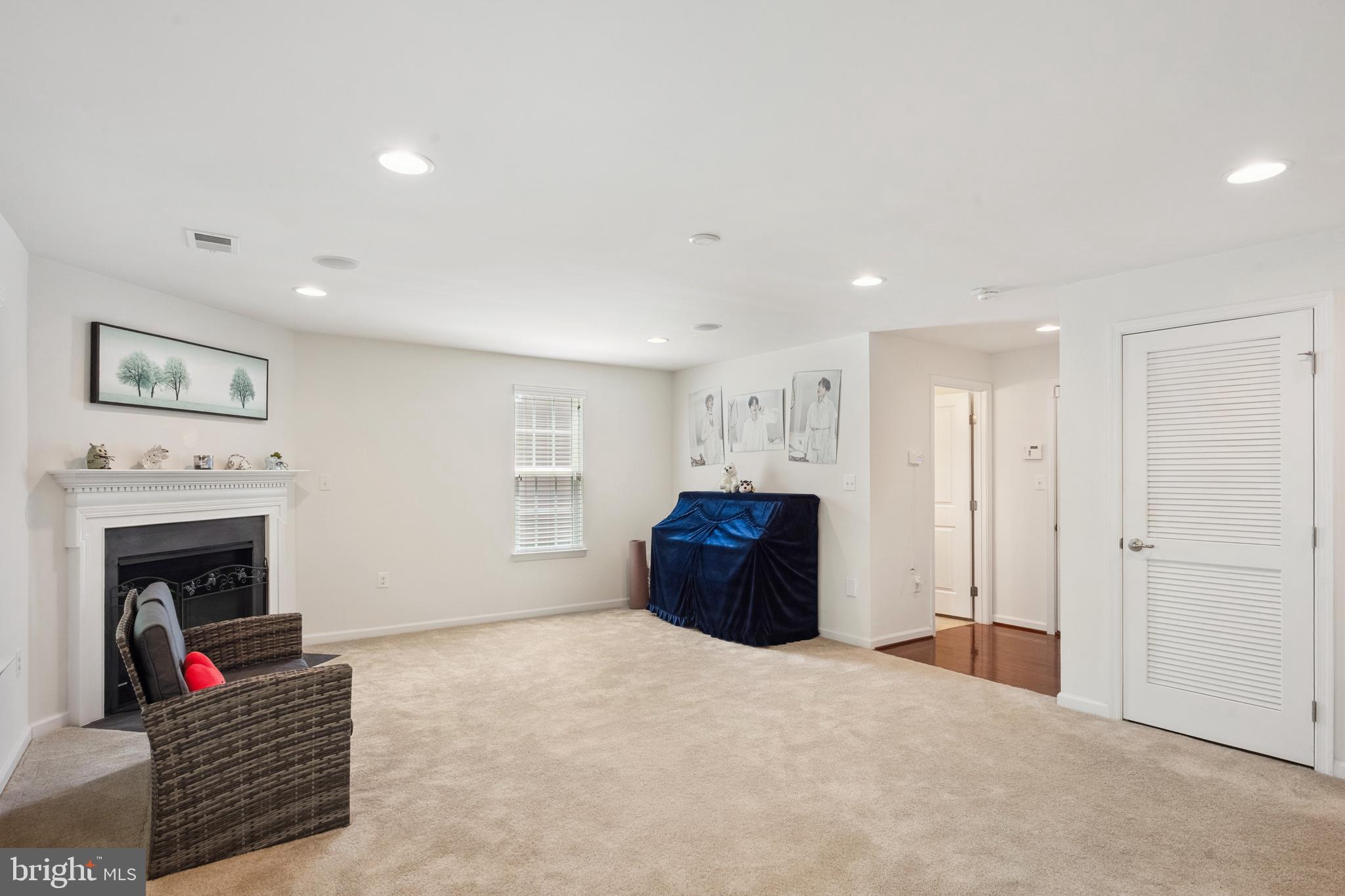 FEATHERSTONE STATION - Residential