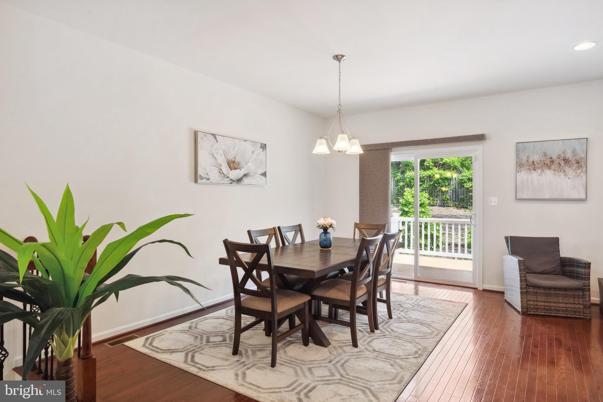 FEATHERSTONE STATION - Residential