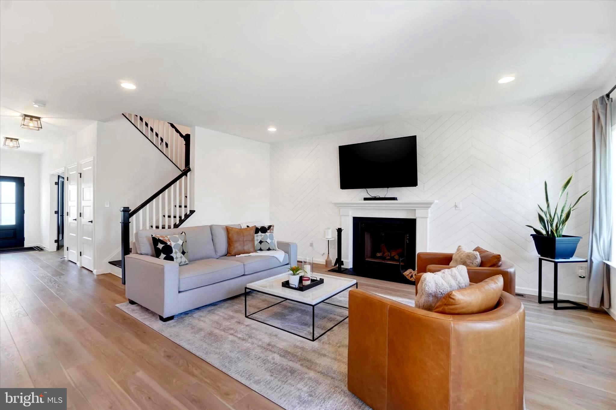 THE VIEWS AT BRIDGEWATER - Residential