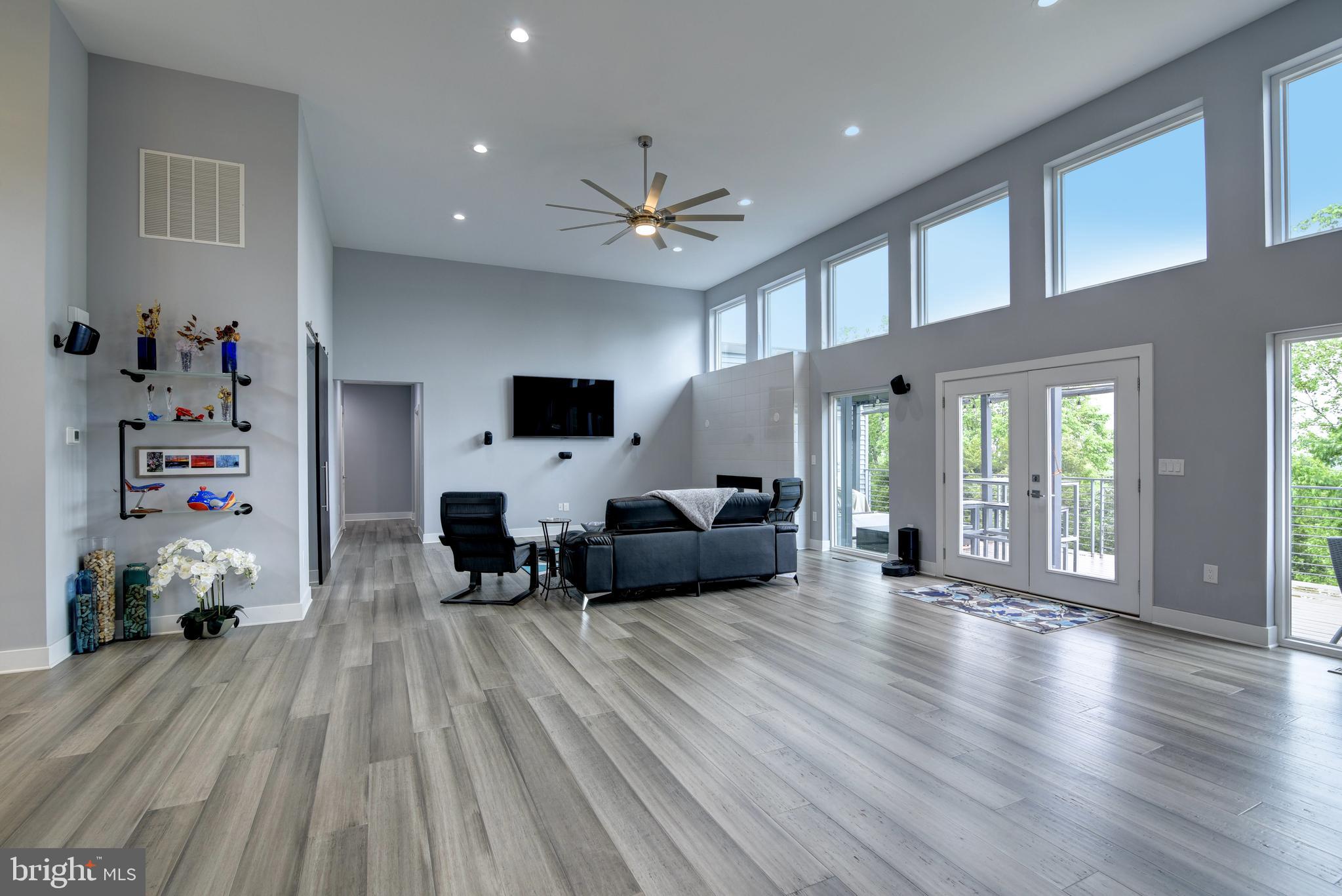 LEESBURG - Residential