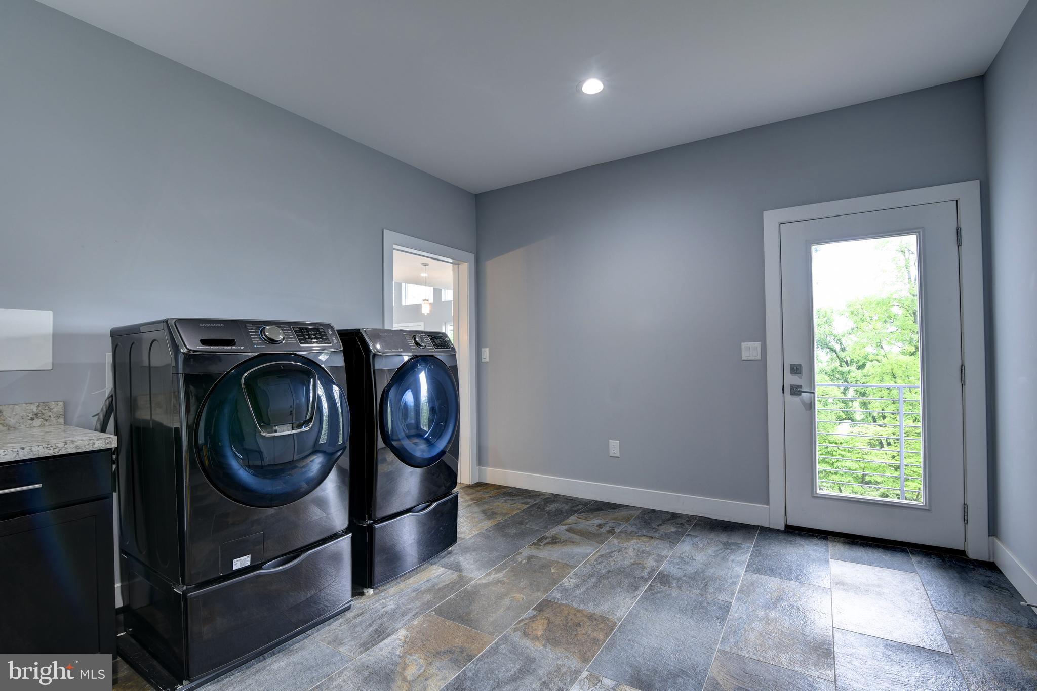 LEESBURG - Residential