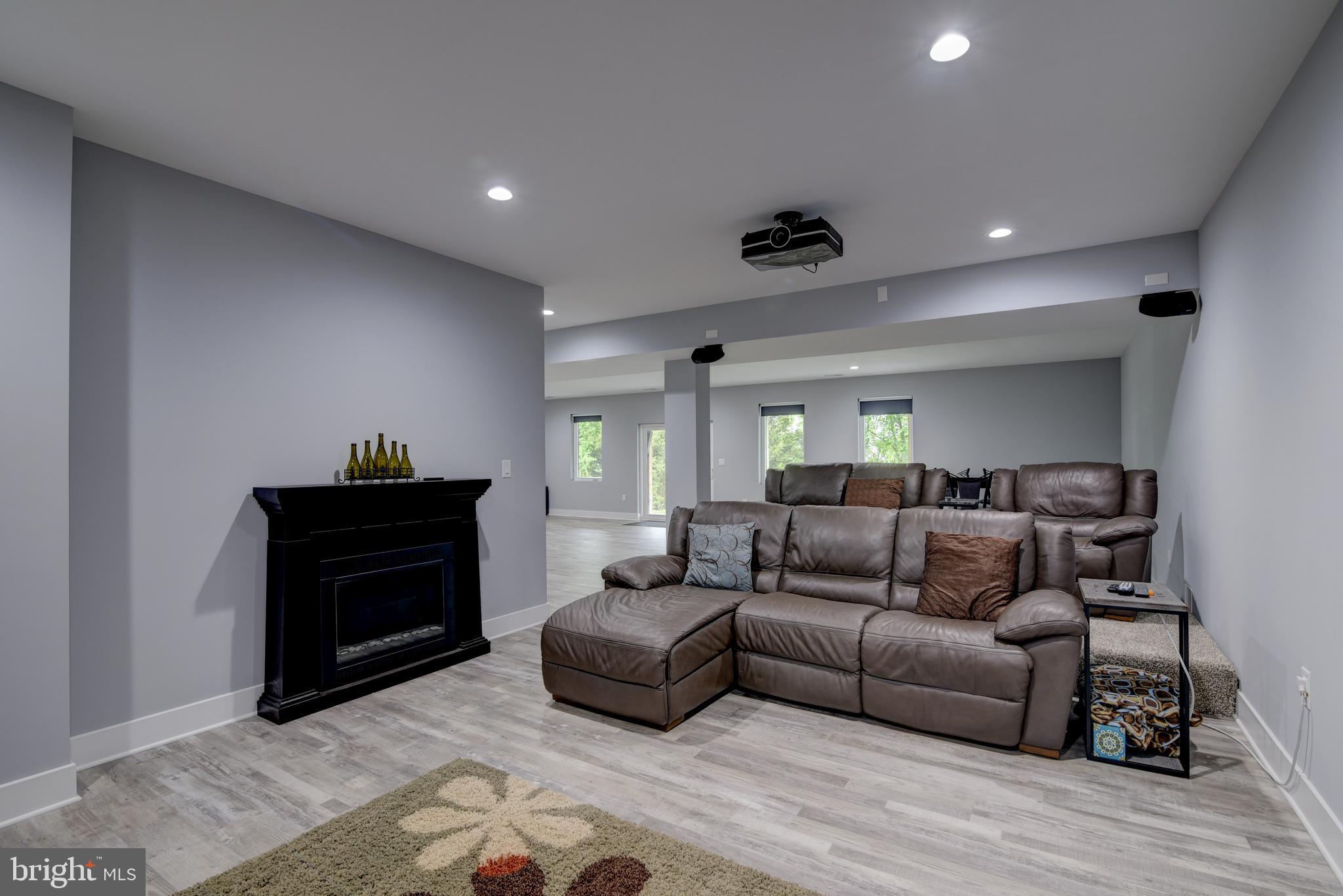 LEESBURG - Residential