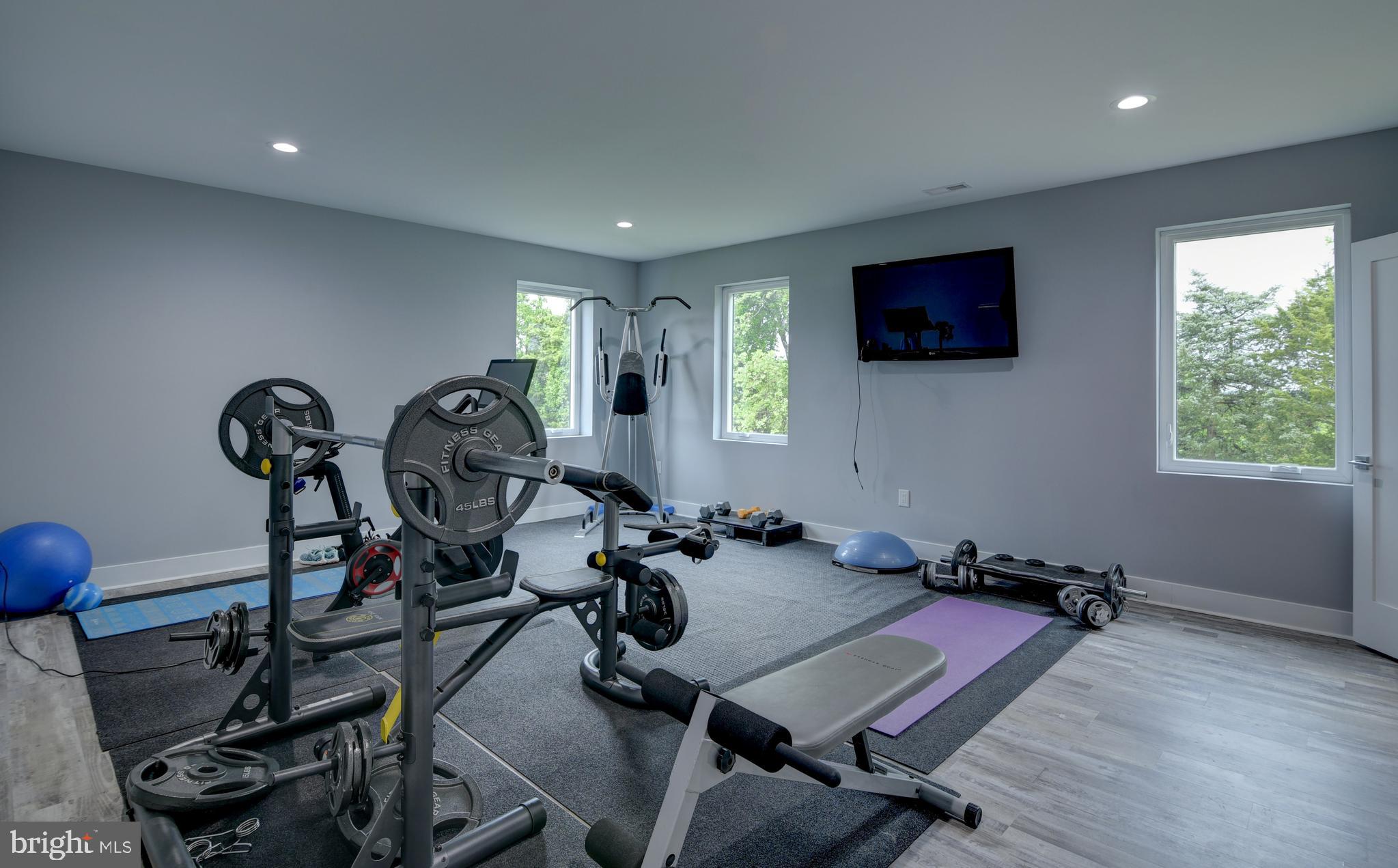 LEESBURG - Residential