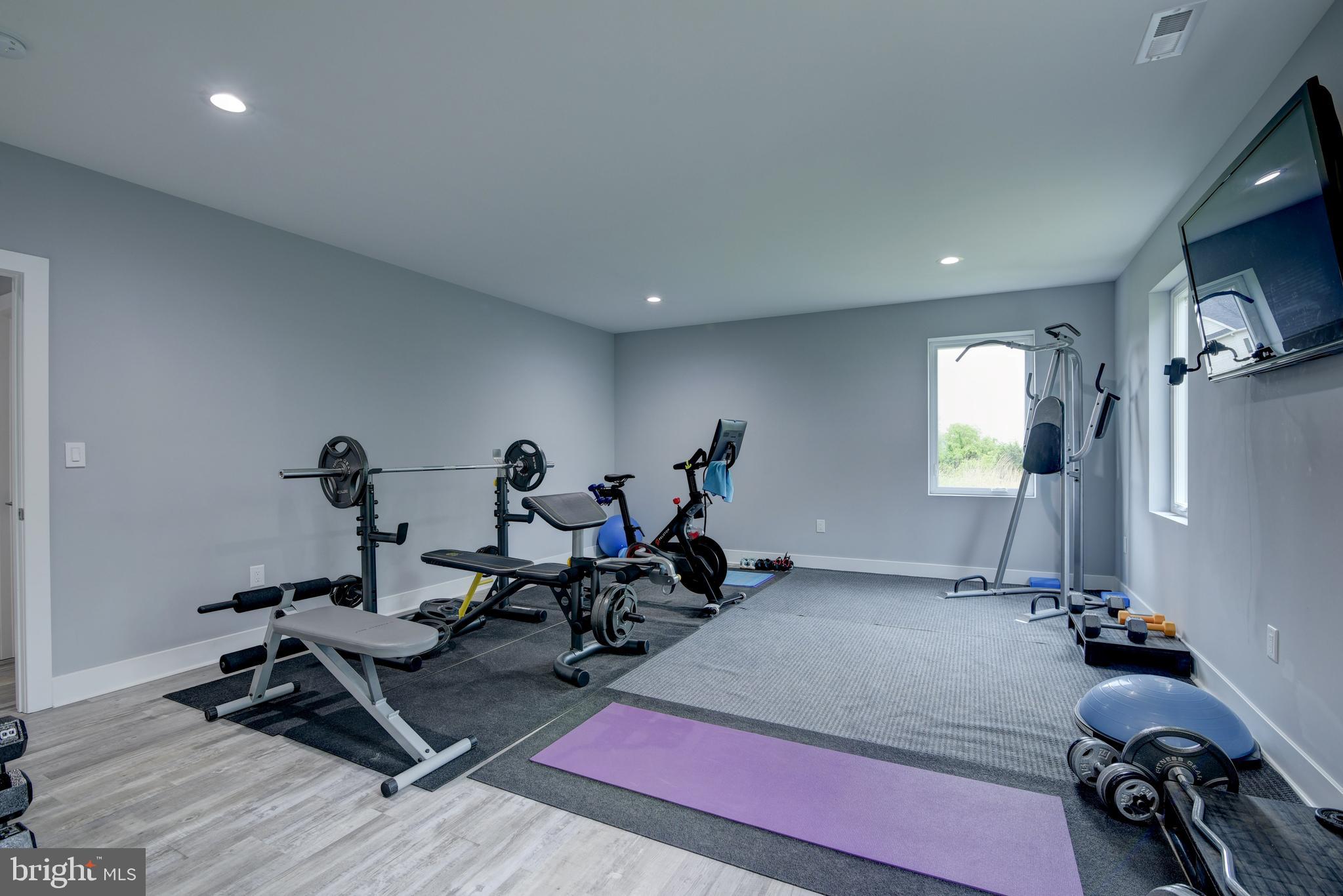 LEESBURG - Residential