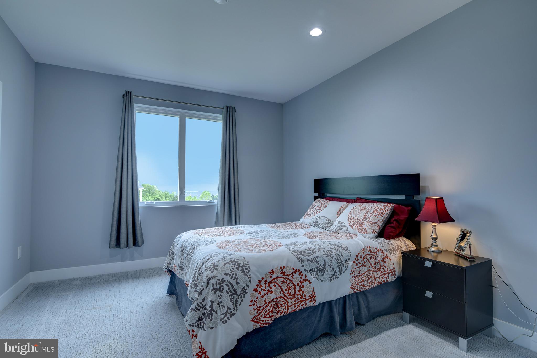 LEESBURG - Residential