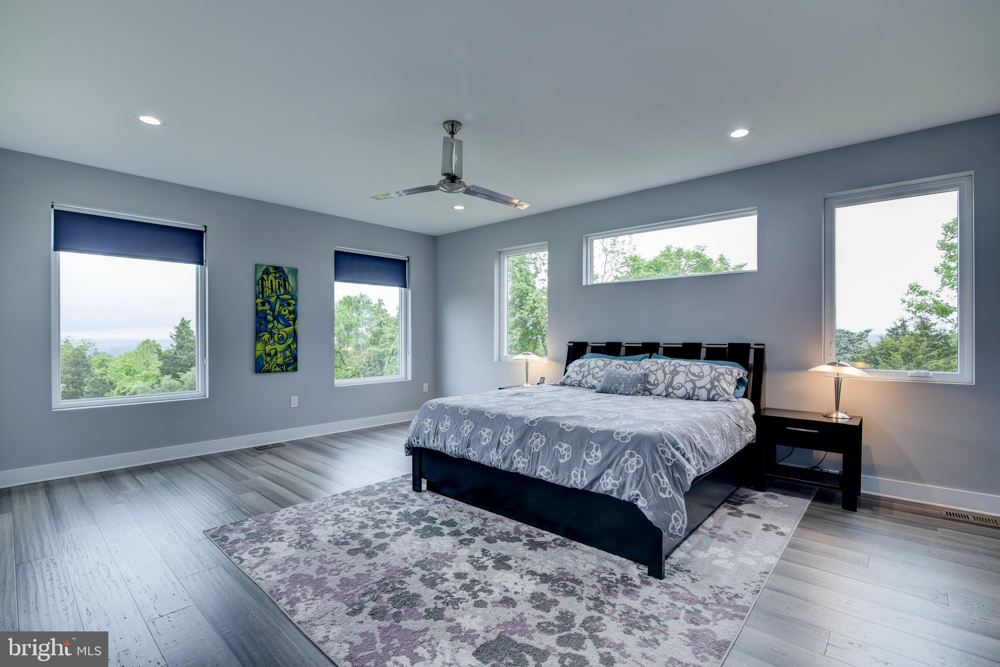 LEESBURG - Residential