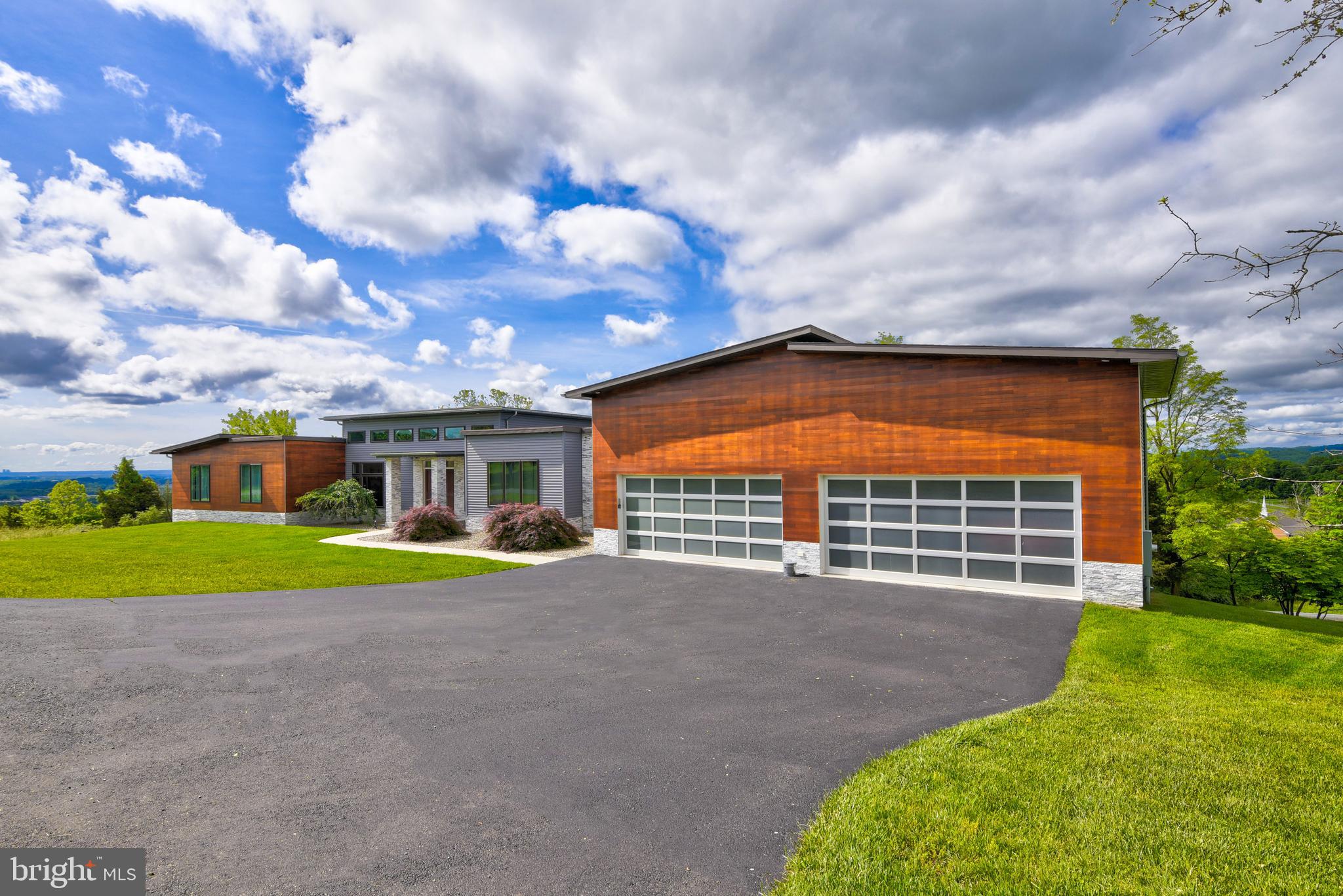 LEESBURG - Residential