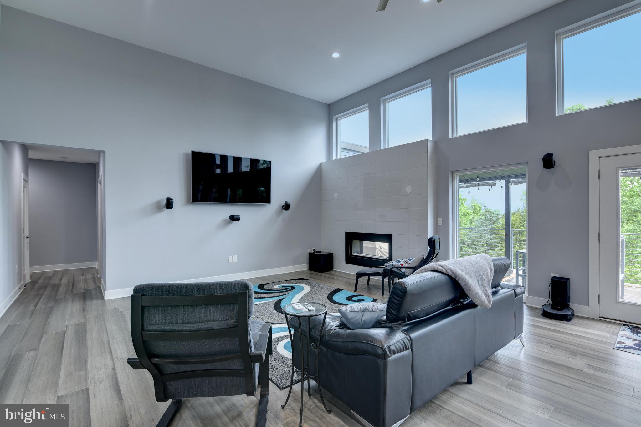 LEESBURG - Residential