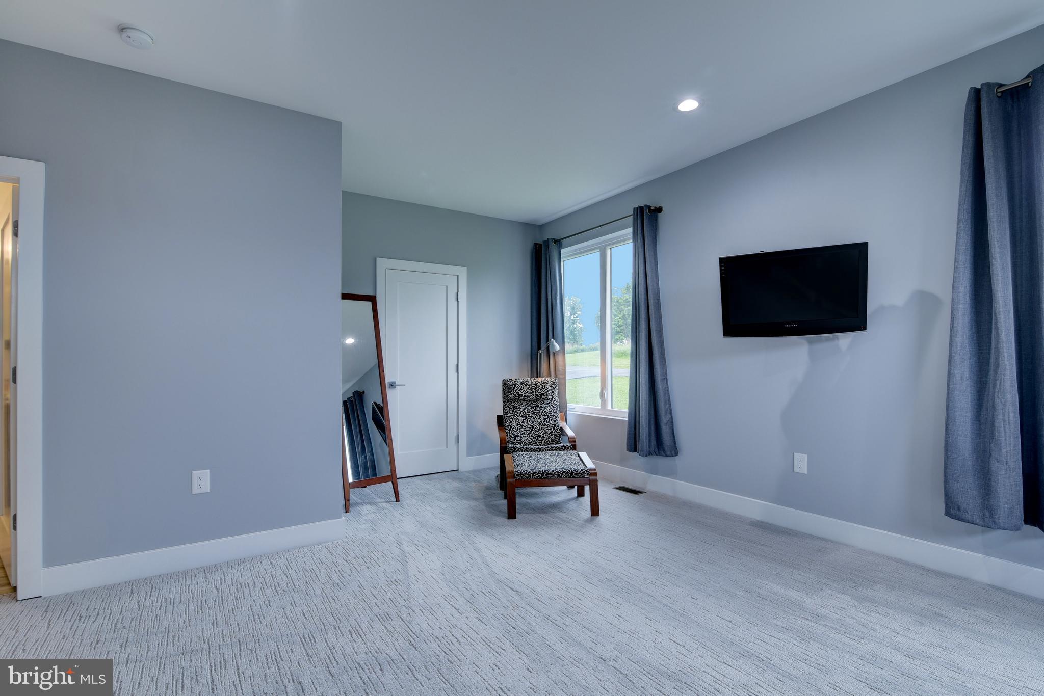 LEESBURG - Residential