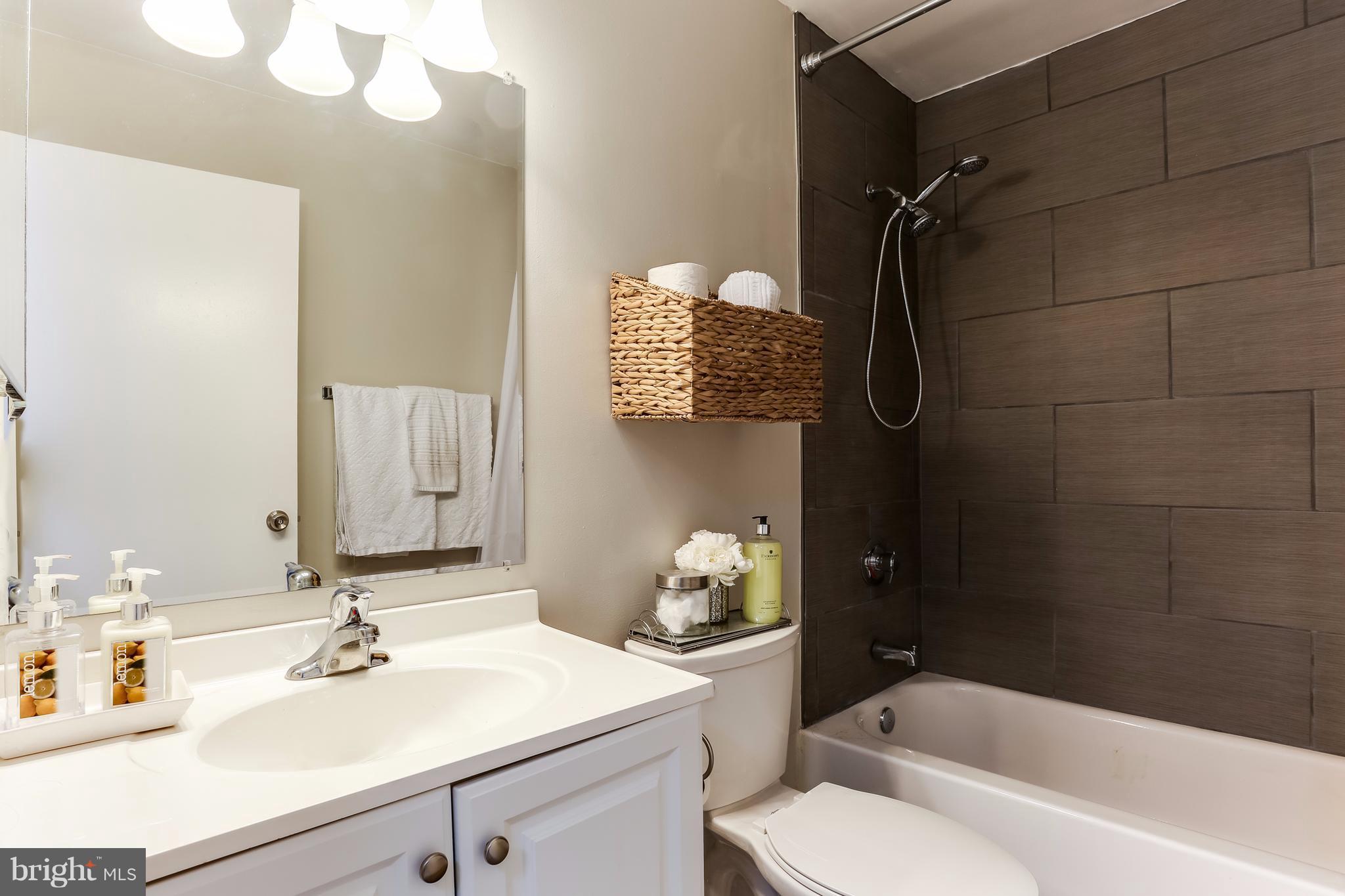 KIMBERLY WOODS VILLAGE - Residential