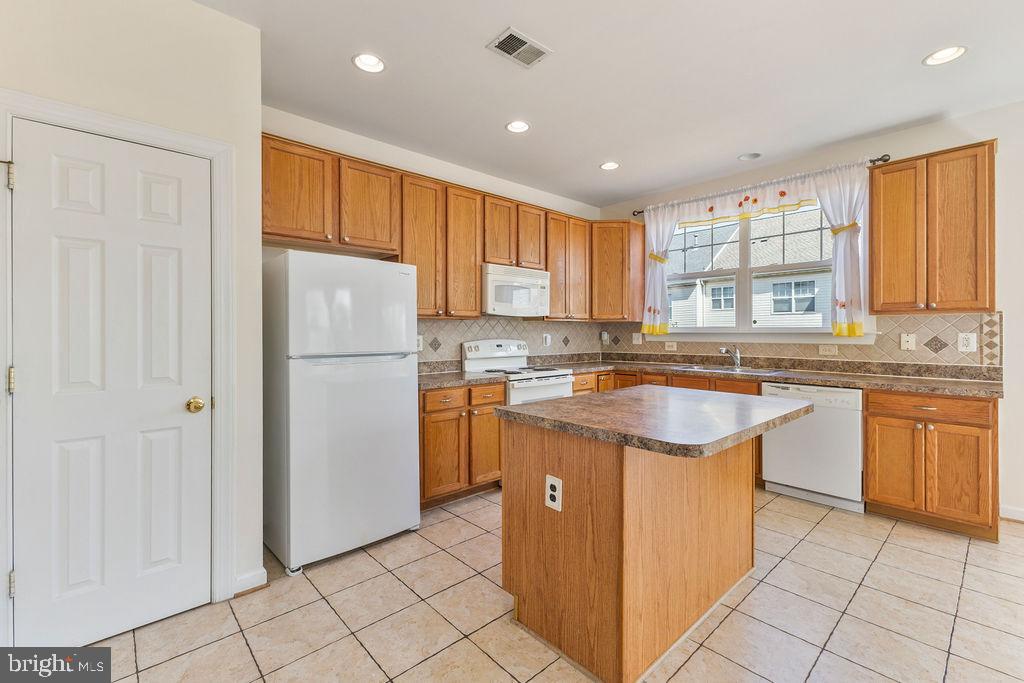 BLOOMS MILL - Residential Lease