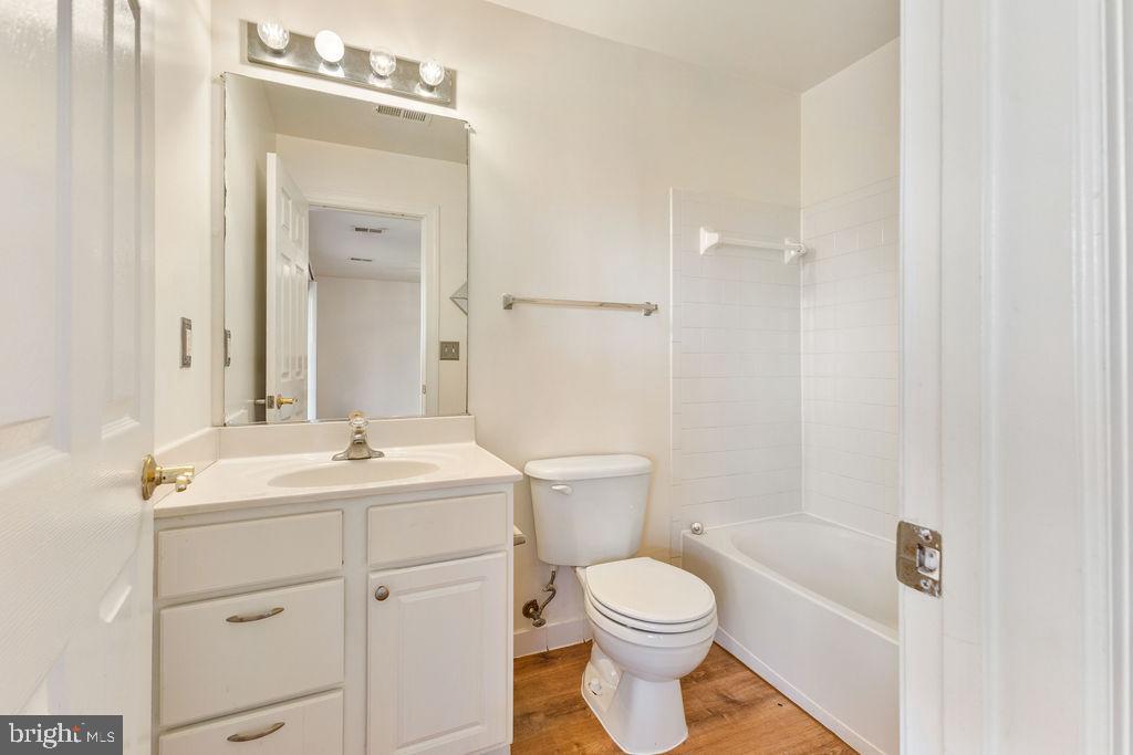 BLOOMS MILL - Residential Lease