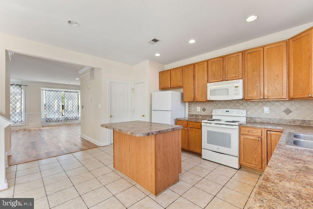 BLOOMS MILL - Residential Lease