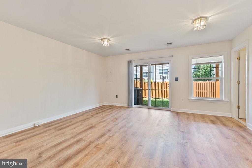 BLOOMS MILL - Residential Lease