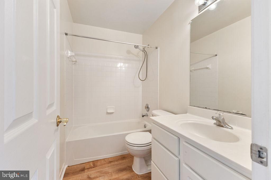 BLOOMS MILL - Residential Lease