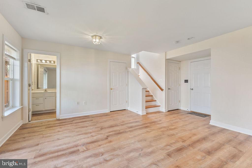 BLOOMS MILL - Residential Lease