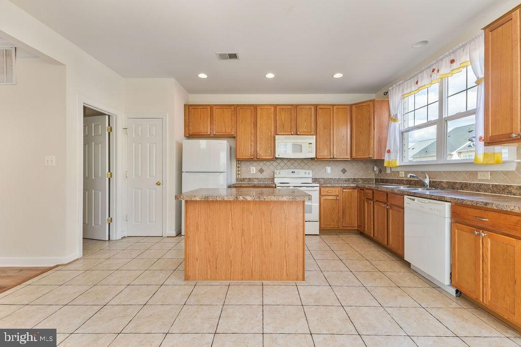 BLOOMS MILL - Residential Lease