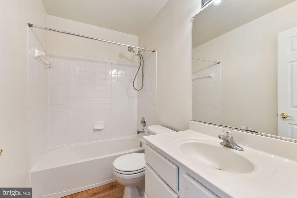 BLOOMS MILL - Residential Lease