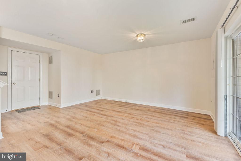 BLOOMS MILL - Residential Lease