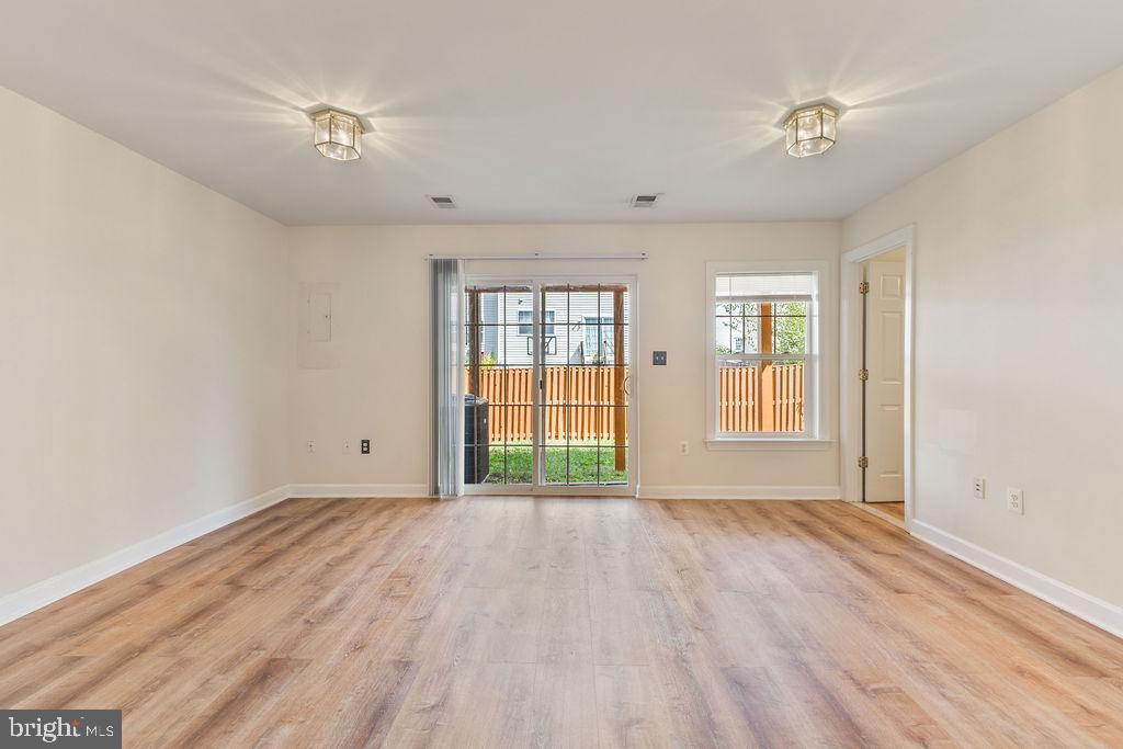 BLOOMS MILL - Residential Lease