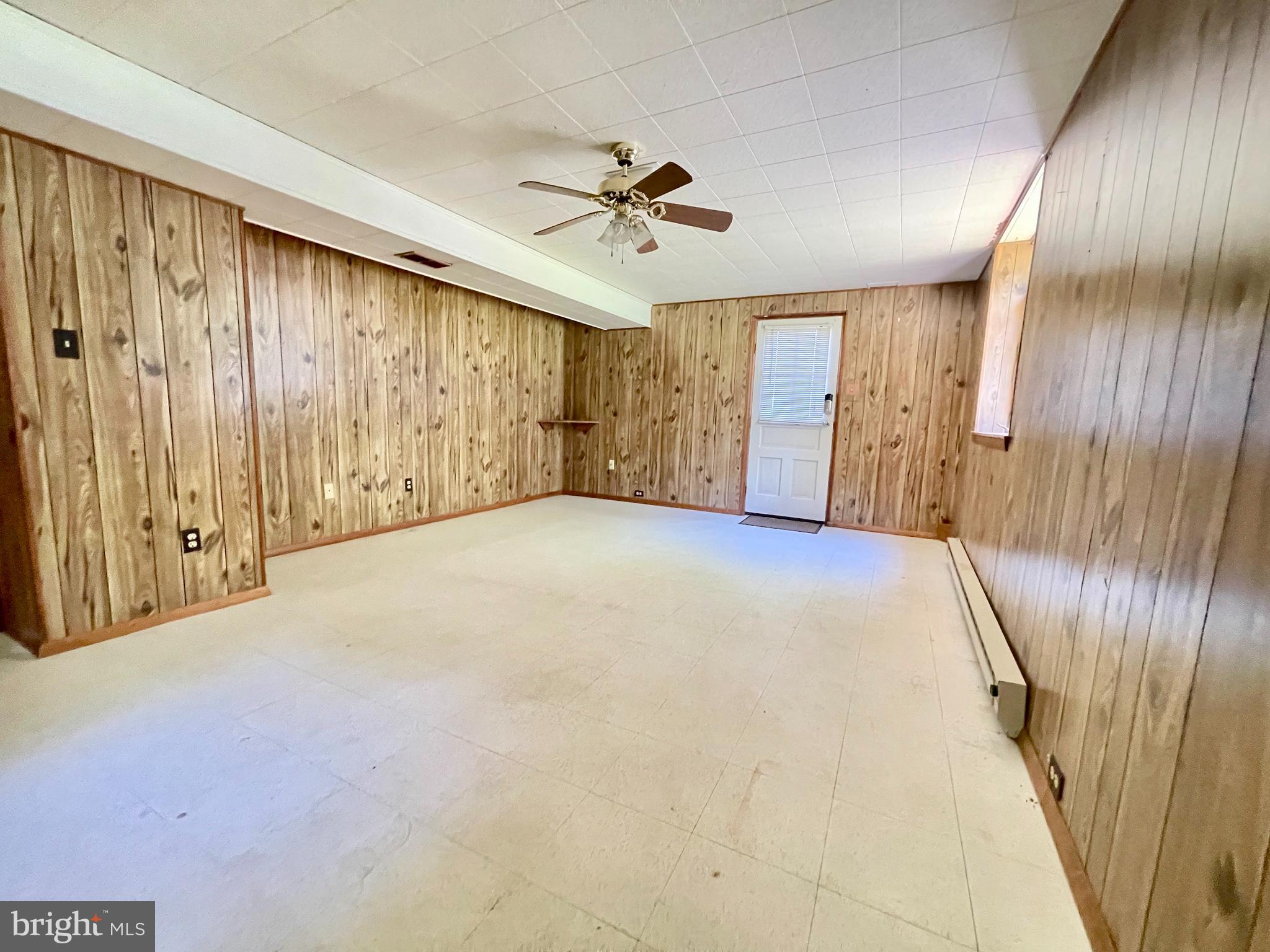 BURGUNDY FARM - Residential Lease