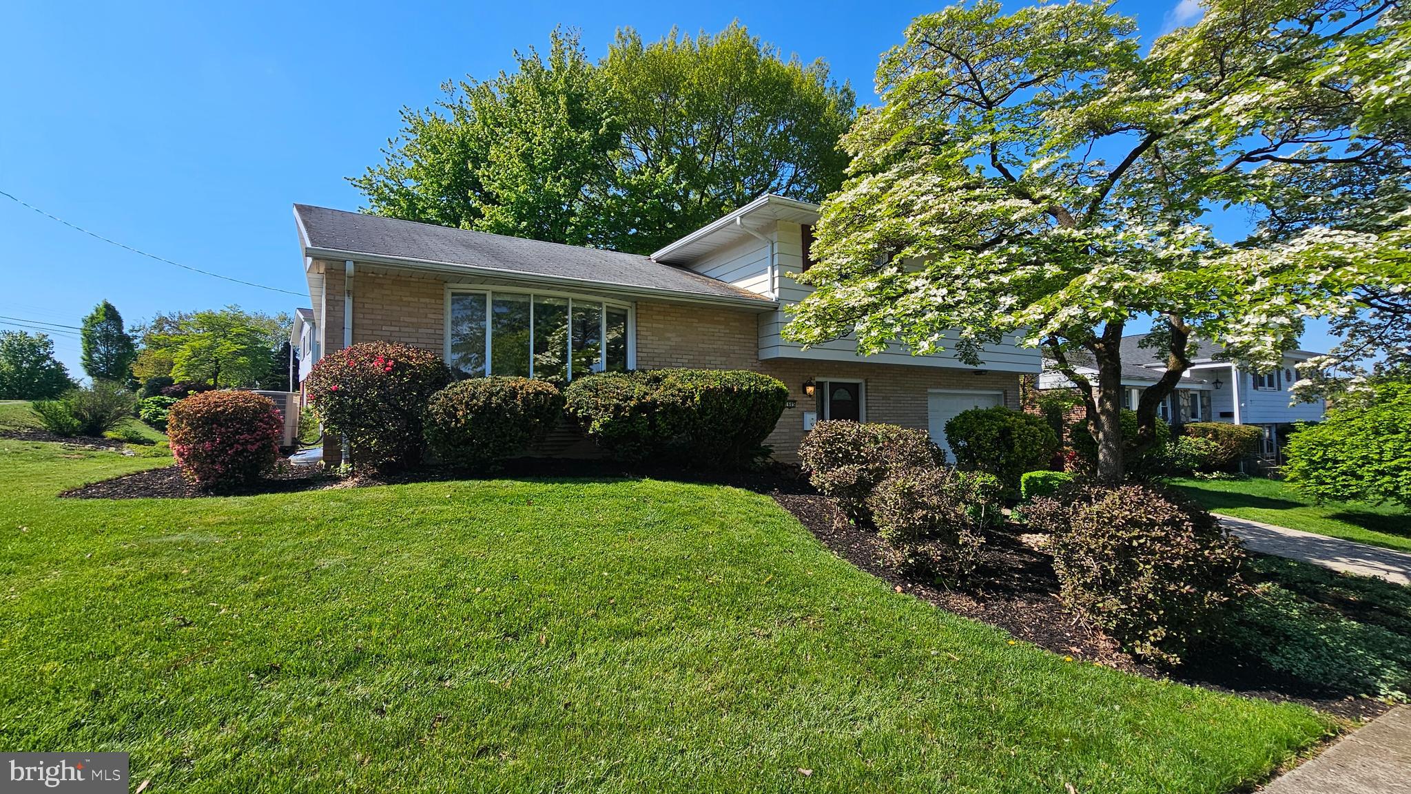 ROSEMONT MANOR - Residential