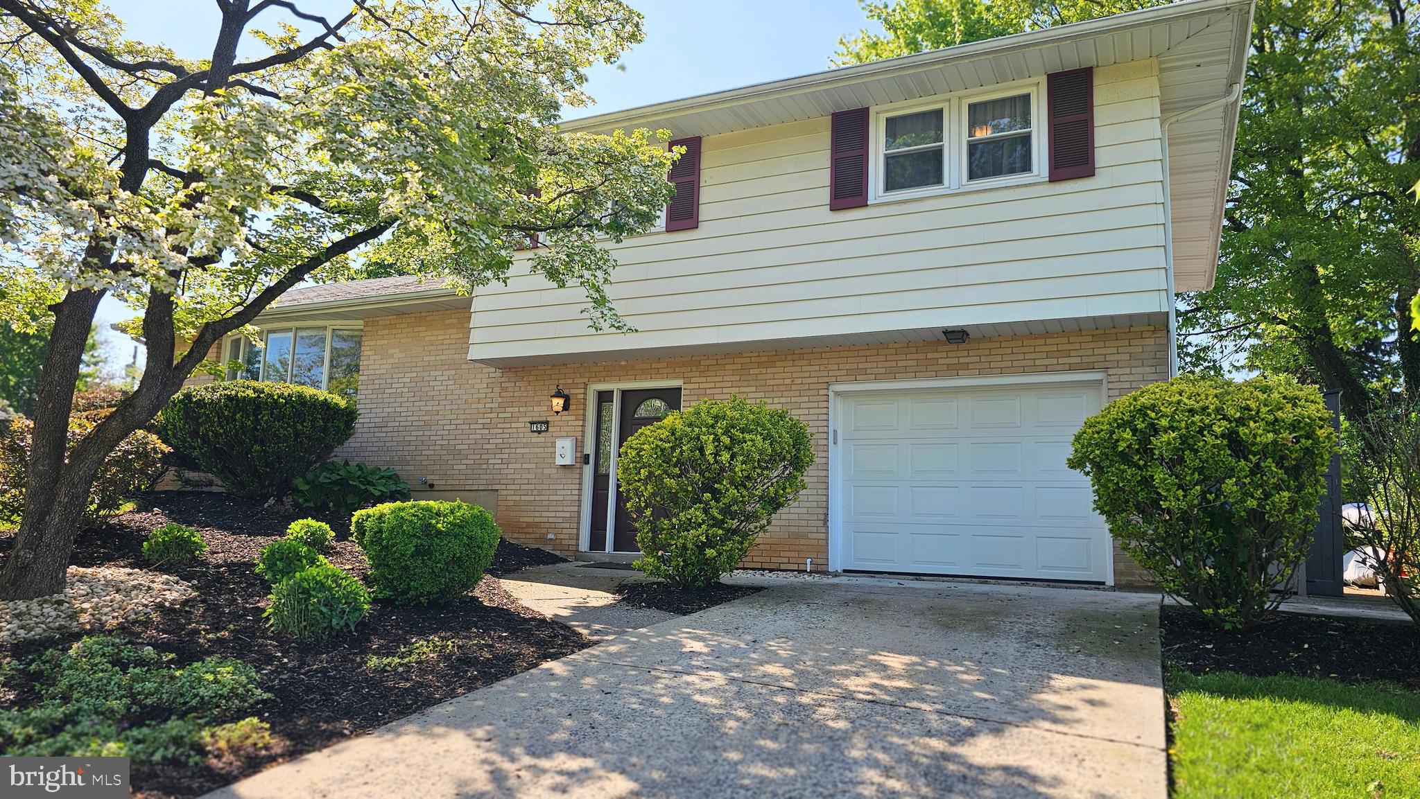 ROSEMONT MANOR - Residential