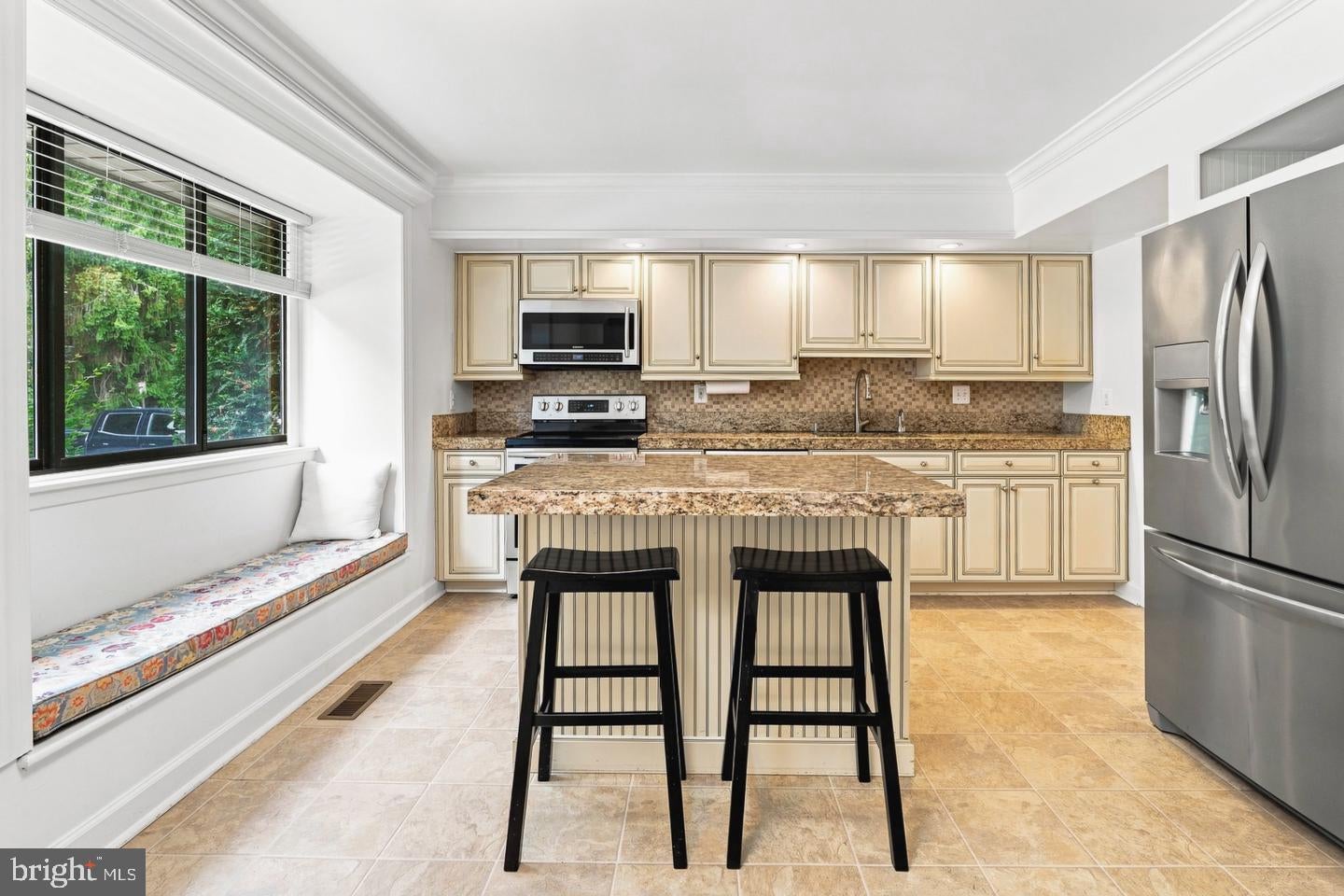 2111 CHAPEL VALLEY LANE