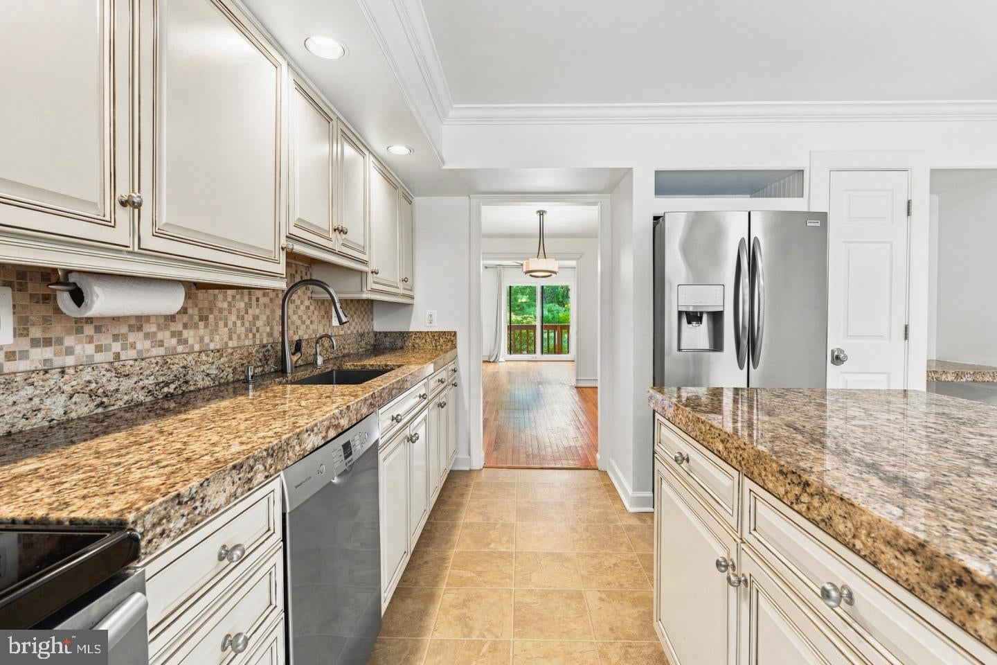 2111 CHAPEL VALLEY LANE