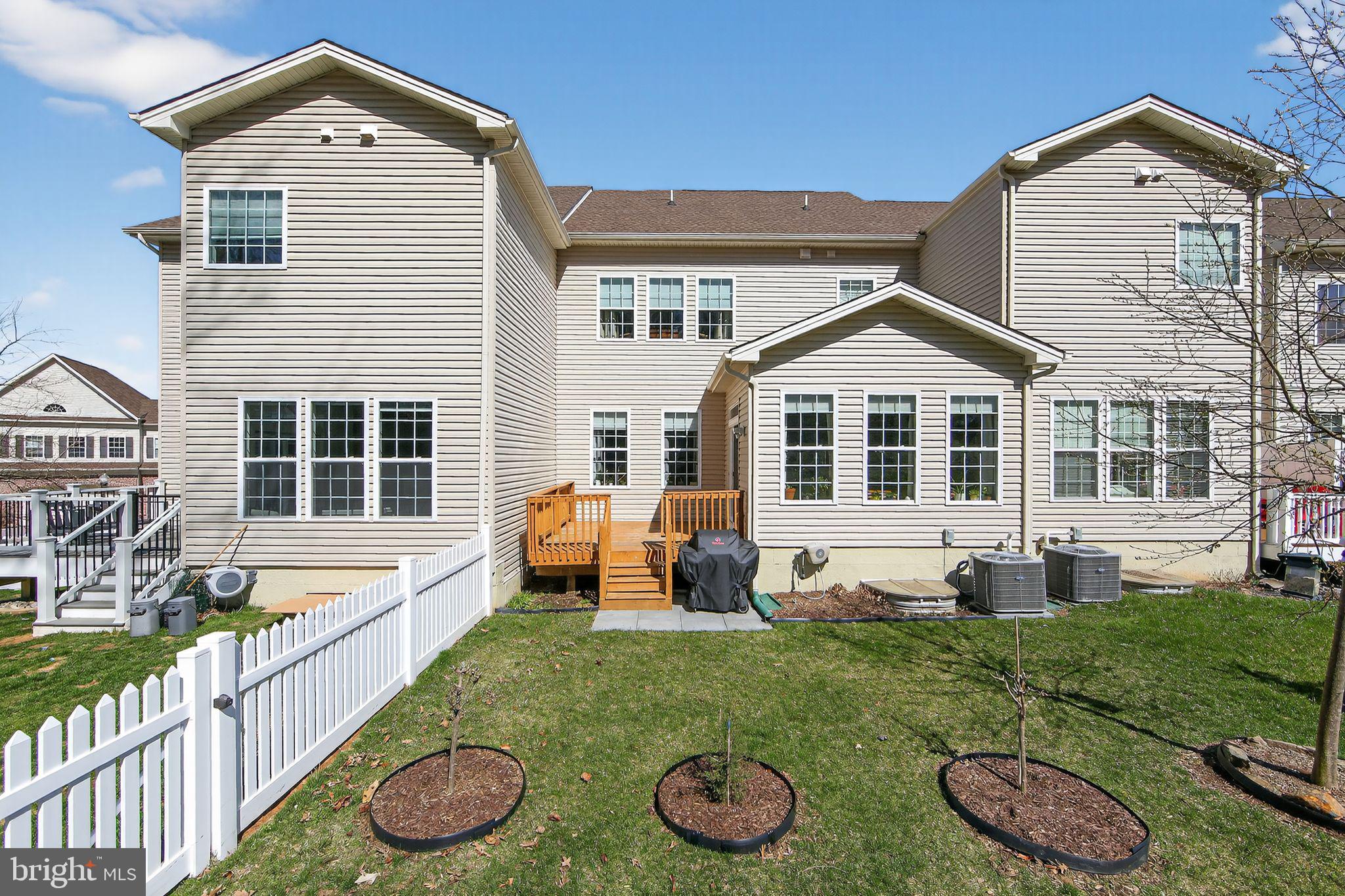 WESTHAMPTON - Residential