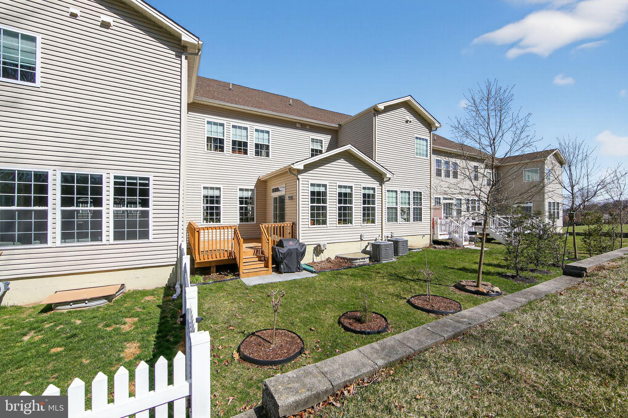 WESTHAMPTON - Residential